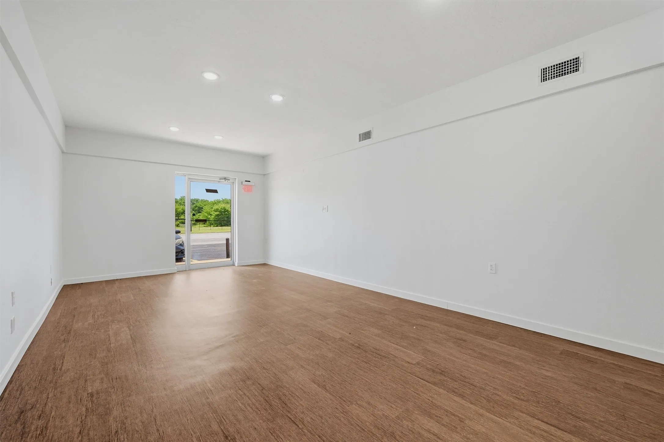 Office For Rent in Grayson County , 2531 W Morton Street 3, Denison, Texas 75020, 0, 0, Garage spaces, 0 Sqft, built in 1962, mls#21312676, Real Estate Agent in Denison, Homes For Rent in Grayson county, Homes For Rent in Denison, Realtor in Denison Texas, Real Estate Brokerage Independent Realty Texas, Luminita Cordes Realtor