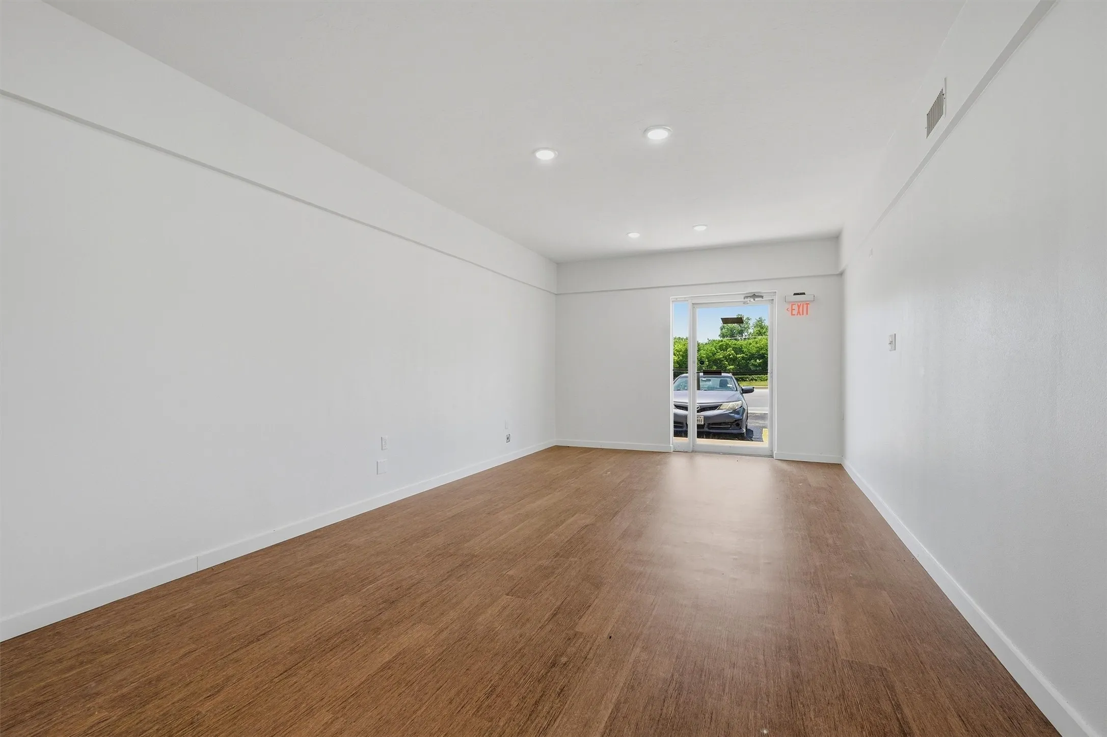 Office For Rent in Grayson County , 2531 W Morton Street 3, Denison, Texas 75020, 0, 0, Garage spaces, 0 Sqft, built in 1962, mls#21312676, Real Estate Agent in Denison, Homes For Rent in Grayson county, Homes For Rent in Denison, Realtor in Denison Texas, Real Estate Brokerage Independent Realty Texas, Luminita Cordes Realtor