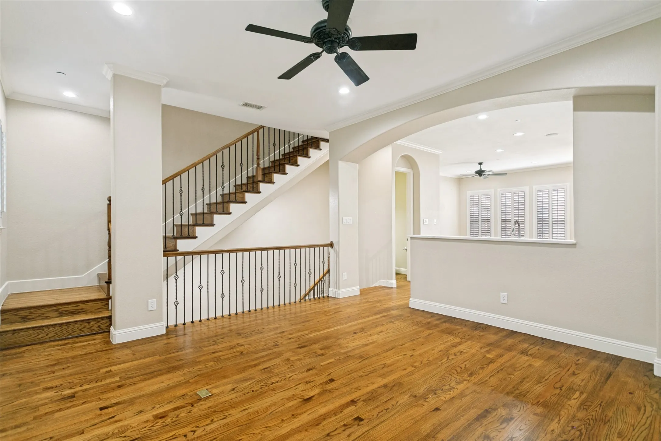 Townhouse For Sale in Collin County , 7212 Scotland Court, Plano, Texas 75024, 3 Bedroom, 4 Bathroom, 2 Garage spaces, 2,015 Sqft, built in 2005, mls#21311505, Real Estate Agent in Plano, Homes For Sale in Collin county, Homes For Sale in Plano, Realtor in Plano Texas, Real Estate Brokerage Independent Realty Texas, Luminita Cordes Realtor