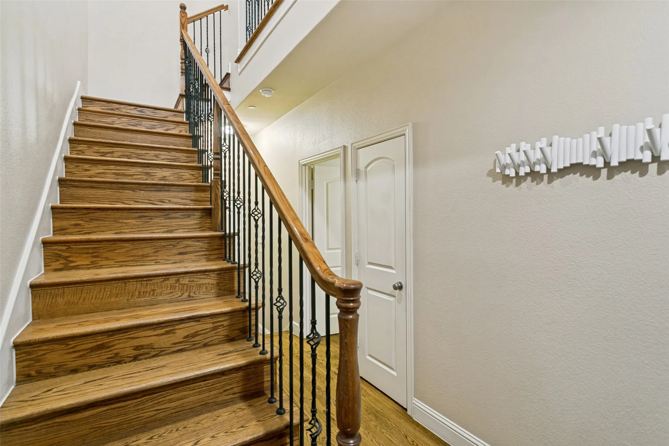 Townhouse For Sale in Collin County , 7212 Scotland Court, Plano, Texas 75024, 3 Bedroom, 4 Bathroom, 2 Garage spaces, 2,015 Sqft, built in 2005, mls#21311505, Real Estate Agent in Plano, Homes For Sale in Collin county, Homes For Sale in Plano, Realtor in Plano Texas, Real Estate Brokerage Independent Realty Texas, Luminita Cordes Realtor