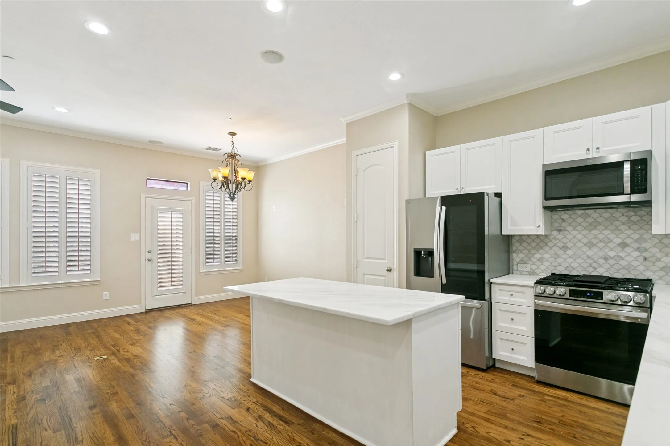 Townhouse For Sale in Collin County , 7212 Scotland Court, Plano, Texas 75024, 3 Bedroom, 4 Bathroom, 2 Garage spaces, 2,015 Sqft, built in 2005, mls#21311505, Real Estate Agent in Plano, Homes For Sale in Collin county, Homes For Sale in Plano, Realtor in Plano Texas, Real Estate Brokerage Independent Realty Texas, Luminita Cordes Realtor