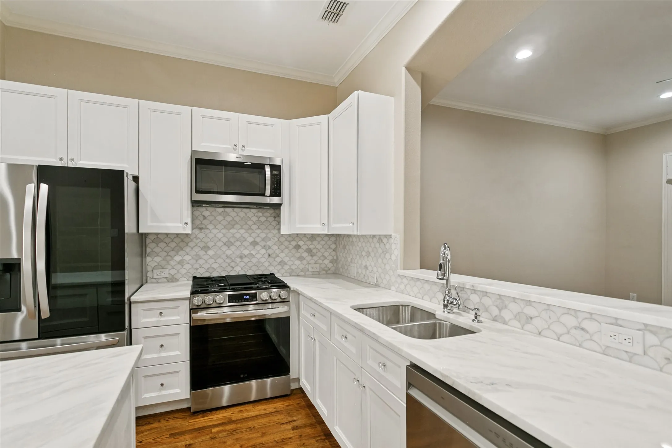 Townhouse For Sale in Collin County , 7212 Scotland Court, Plano, Texas 75024, 3 Bedroom, 4 Bathroom, 2 Garage spaces, 2,015 Sqft, built in 2005, mls#21311505, Real Estate Agent in Plano, Homes For Sale in Collin county, Homes For Sale in Plano, Realtor in Plano Texas, Real Estate Brokerage Independent Realty Texas, Luminita Cordes Realtor