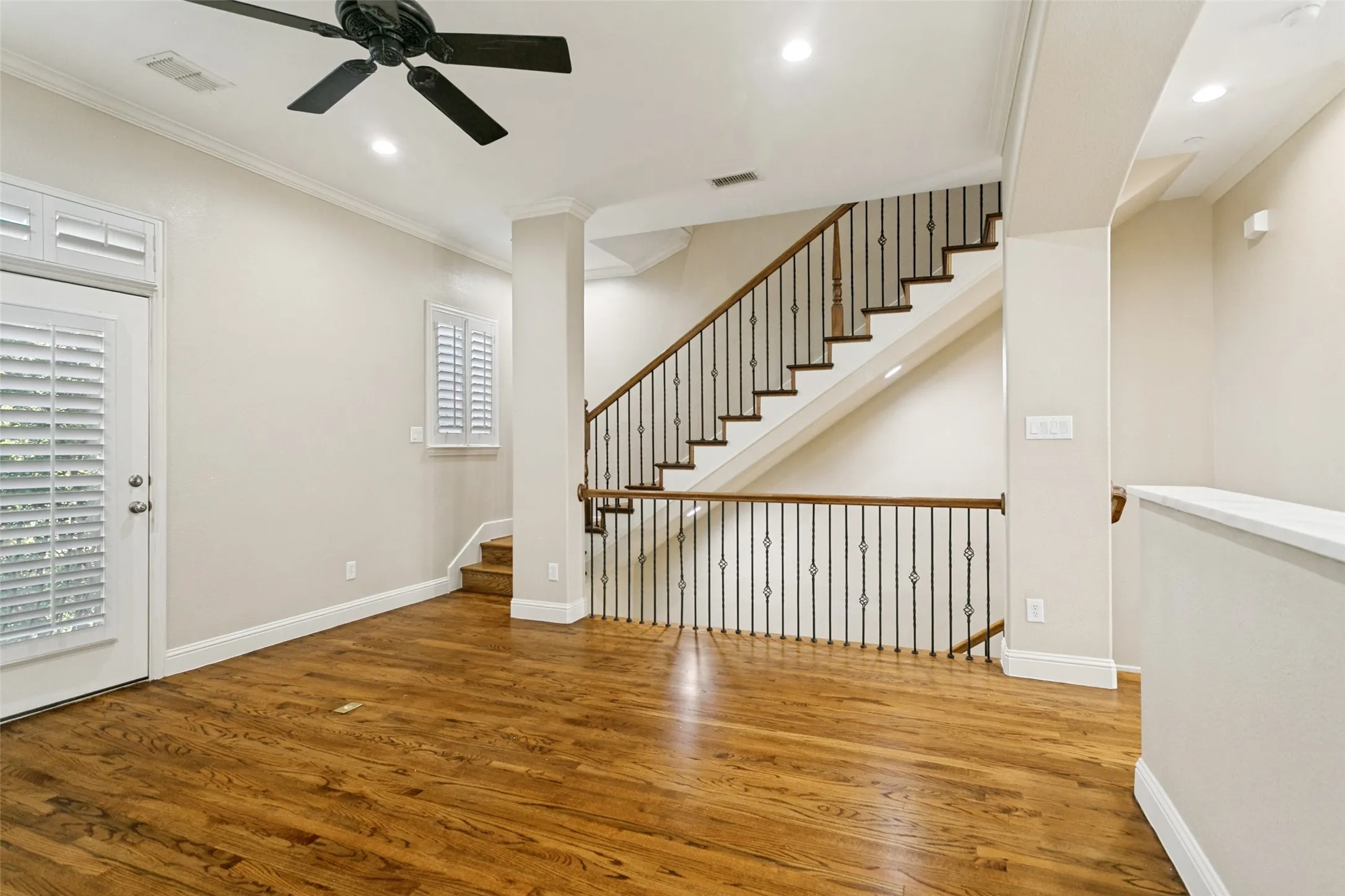 Townhouse For Sale in Collin County , 7212 Scotland Court, Plano, Texas 75024, 3 Bedroom, 4 Bathroom, 2 Garage spaces, 2,015 Sqft, built in 2005, mls#21311505, Real Estate Agent in Plano, Homes For Sale in Collin county, Homes For Sale in Plano, Realtor in Plano Texas, Real Estate Brokerage Independent Realty Texas, Luminita Cordes Realtor