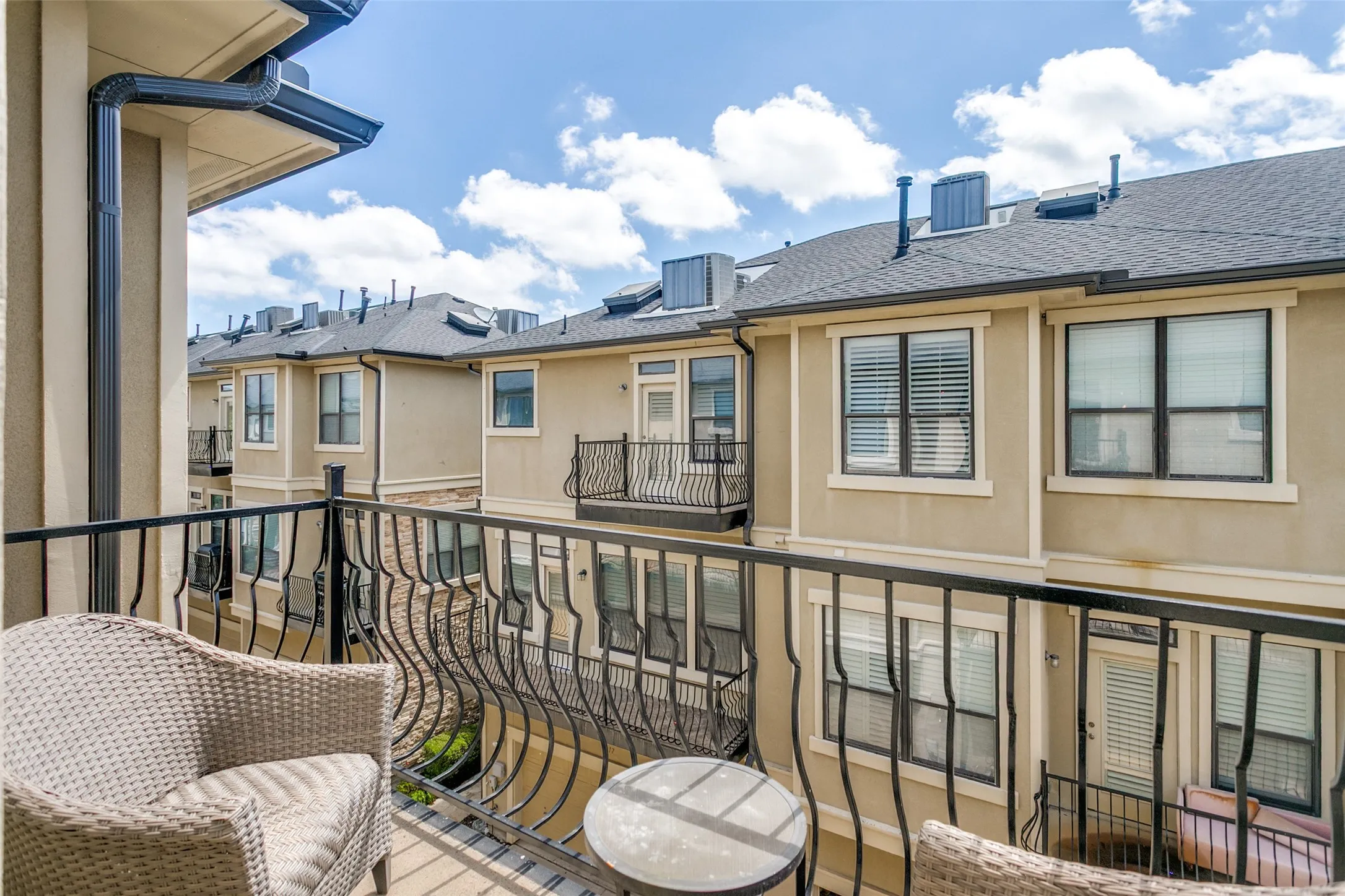 Townhouse For Sale in Collin County , 7212 Scotland Court, Plano, Texas 75024, 3 Bedroom, 4 Bathroom, 2 Garage spaces, 2,015 Sqft, built in 2005, mls#21311505, Real Estate Agent in Plano, Homes For Sale in Collin county, Homes For Sale in Plano, Realtor in Plano Texas, Real Estate Brokerage Independent Realty Texas, Luminita Cordes Realtor