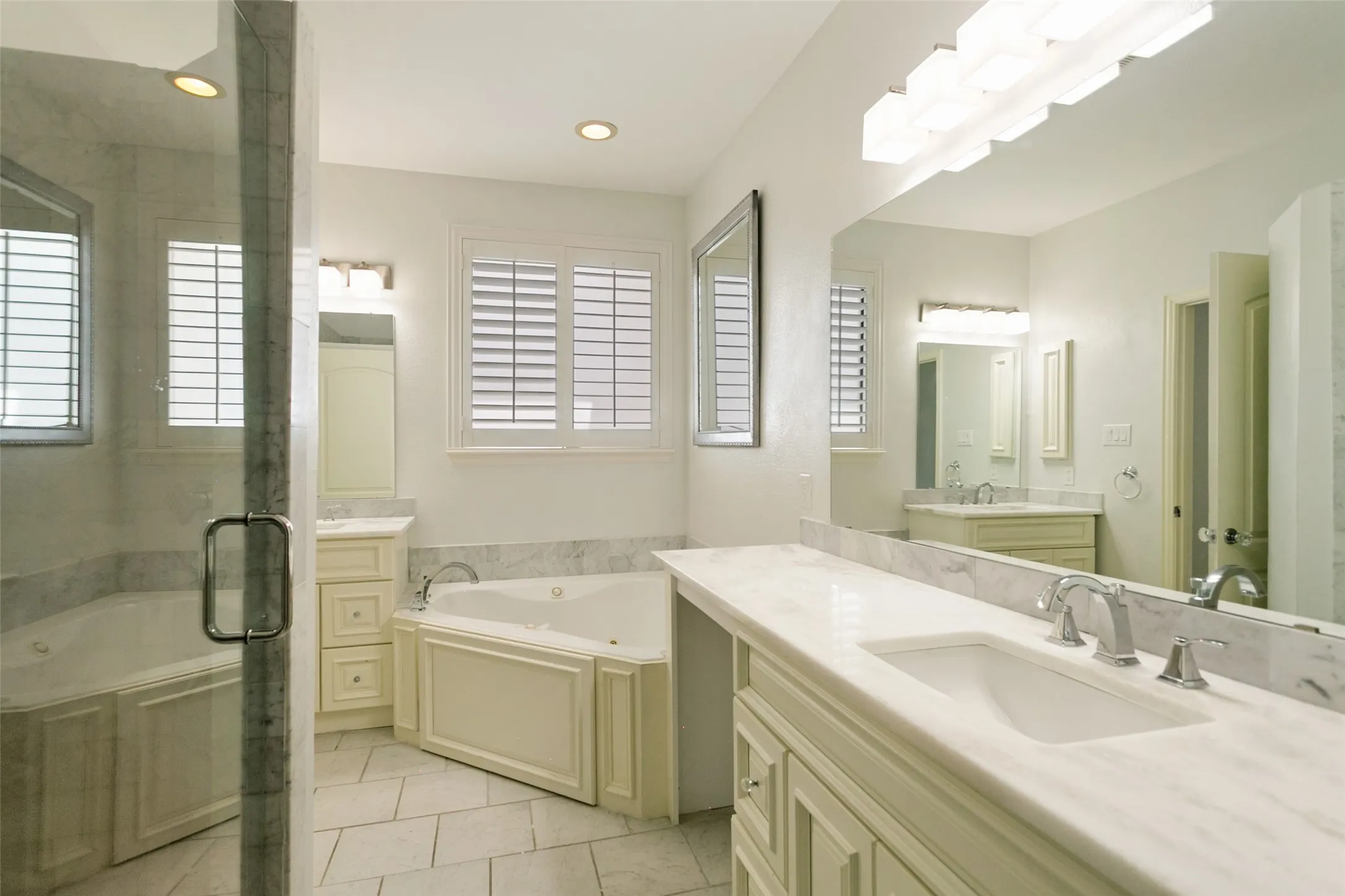 Townhouse For Sale in Collin County , 7212 Scotland Court, Plano, Texas 75024, 3 Bedroom, 4 Bathroom, 2 Garage spaces, 2,015 Sqft, built in 2005, mls#21311505, Real Estate Agent in Plano, Homes For Sale in Collin county, Homes For Sale in Plano, Realtor in Plano Texas, Real Estate Brokerage Independent Realty Texas, Luminita Cordes Realtor