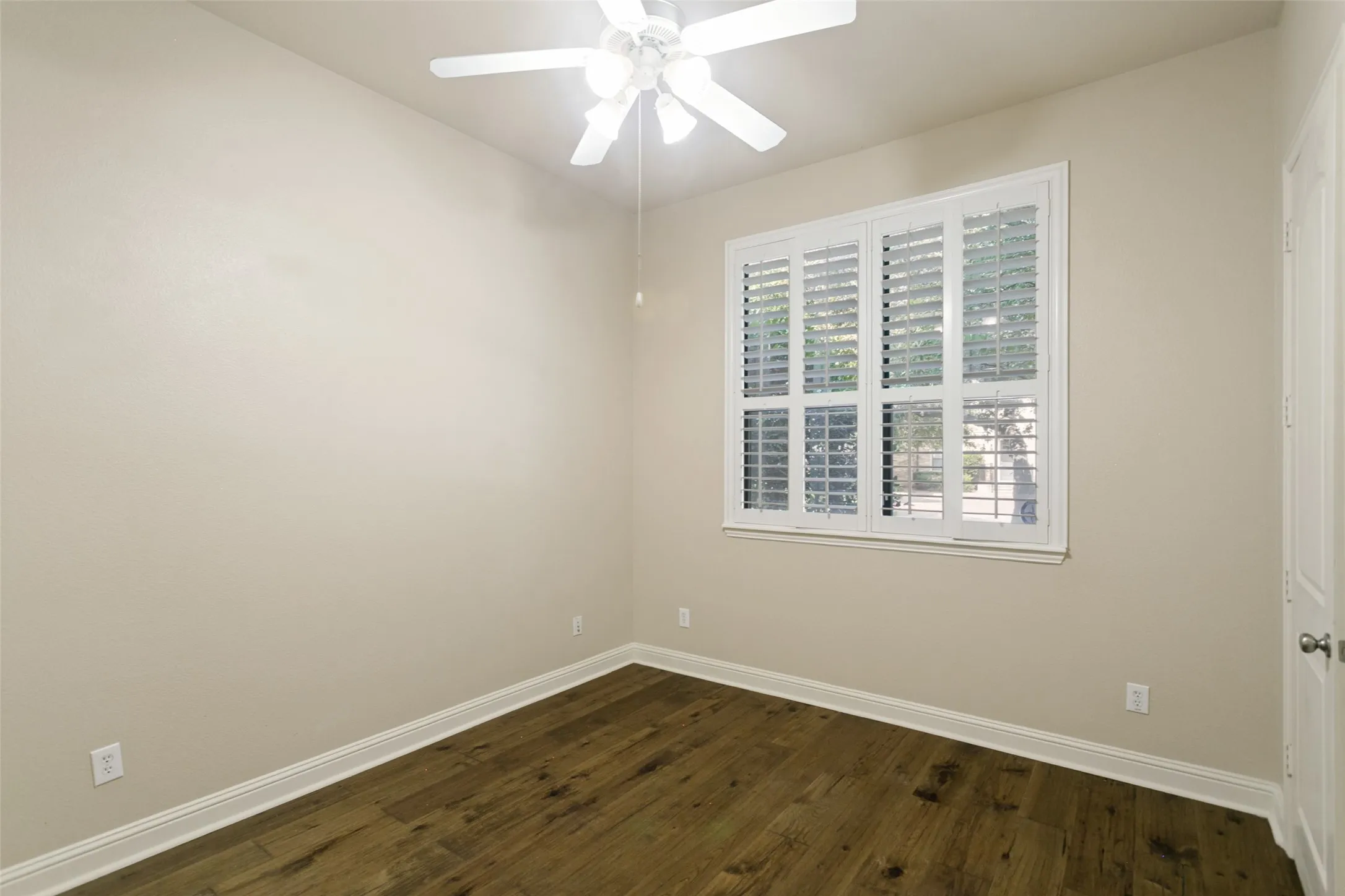 Townhouse For Sale in Collin County , 7212 Scotland Court, Plano, Texas 75024, 3 Bedroom, 4 Bathroom, 2 Garage spaces, 2,015 Sqft, built in 2005, mls#21311505, Real Estate Agent in Plano, Homes For Sale in Collin county, Homes For Sale in Plano, Realtor in Plano Texas, Real Estate Brokerage Independent Realty Texas, Luminita Cordes Realtor