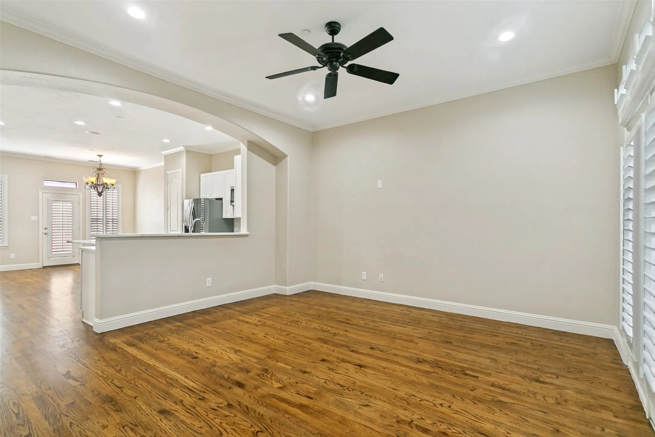 Townhouse For Sale in Collin County , 7212 Scotland Court, Plano, Texas 75024, 3 Bedroom, 4 Bathroom, 2 Garage spaces, 2,015 Sqft, built in 2005, mls#21311505, Real Estate Agent in Plano, Homes For Sale in Collin county, Homes For Sale in Plano, Realtor in Plano Texas, Real Estate Brokerage Independent Realty Texas, Luminita Cordes Realtor