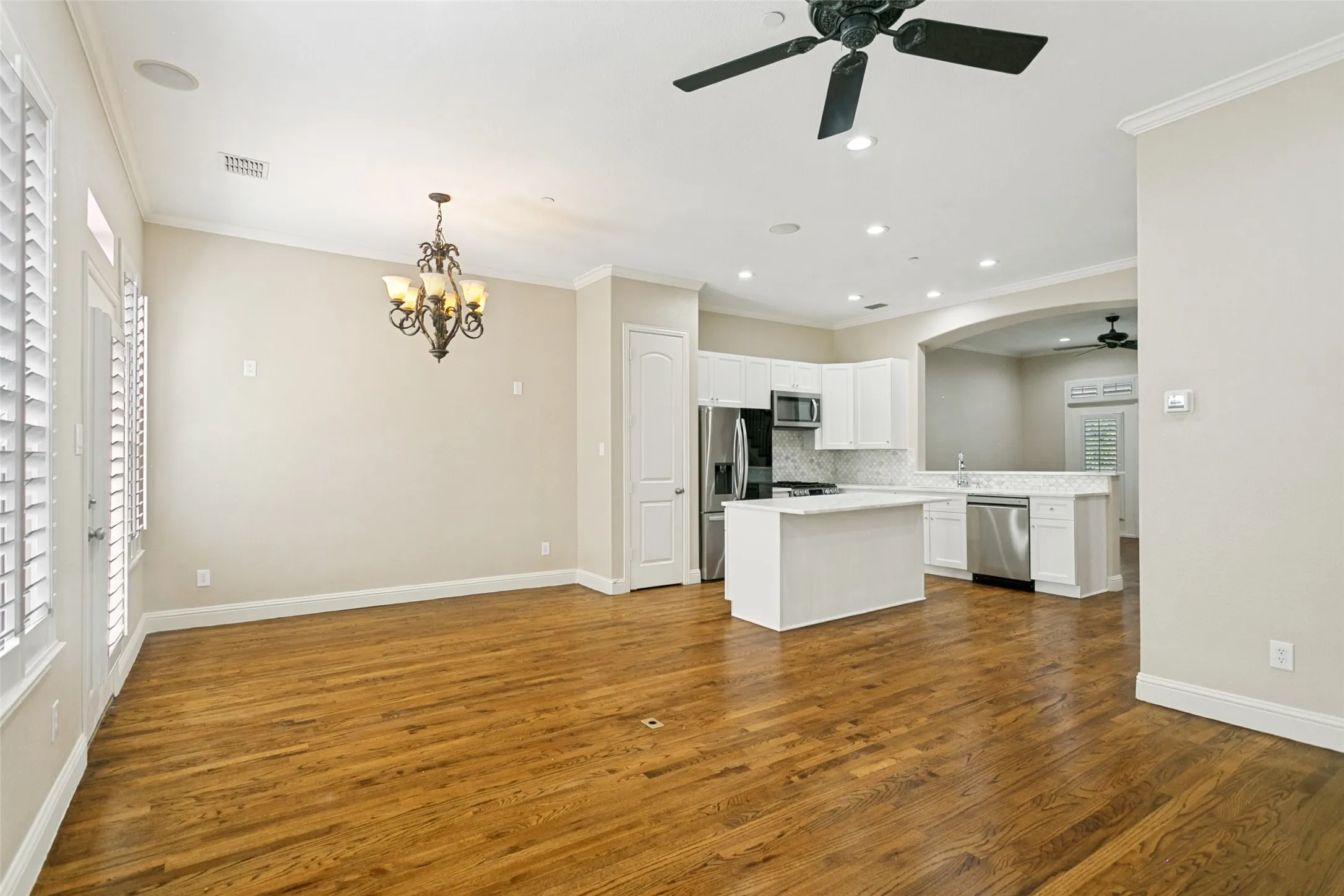 Townhouse For Sale in Collin County , 7212 Scotland Court, Plano, Texas 75024, 3 Bedroom, 4 Bathroom, 2 Garage spaces, 2,015 Sqft, built in 2005, mls#21311505, Real Estate Agent in Plano, Homes For Sale in Collin county, Homes For Sale in Plano, Realtor in Plano Texas, Real Estate Brokerage Independent Realty Texas, Luminita Cordes Realtor