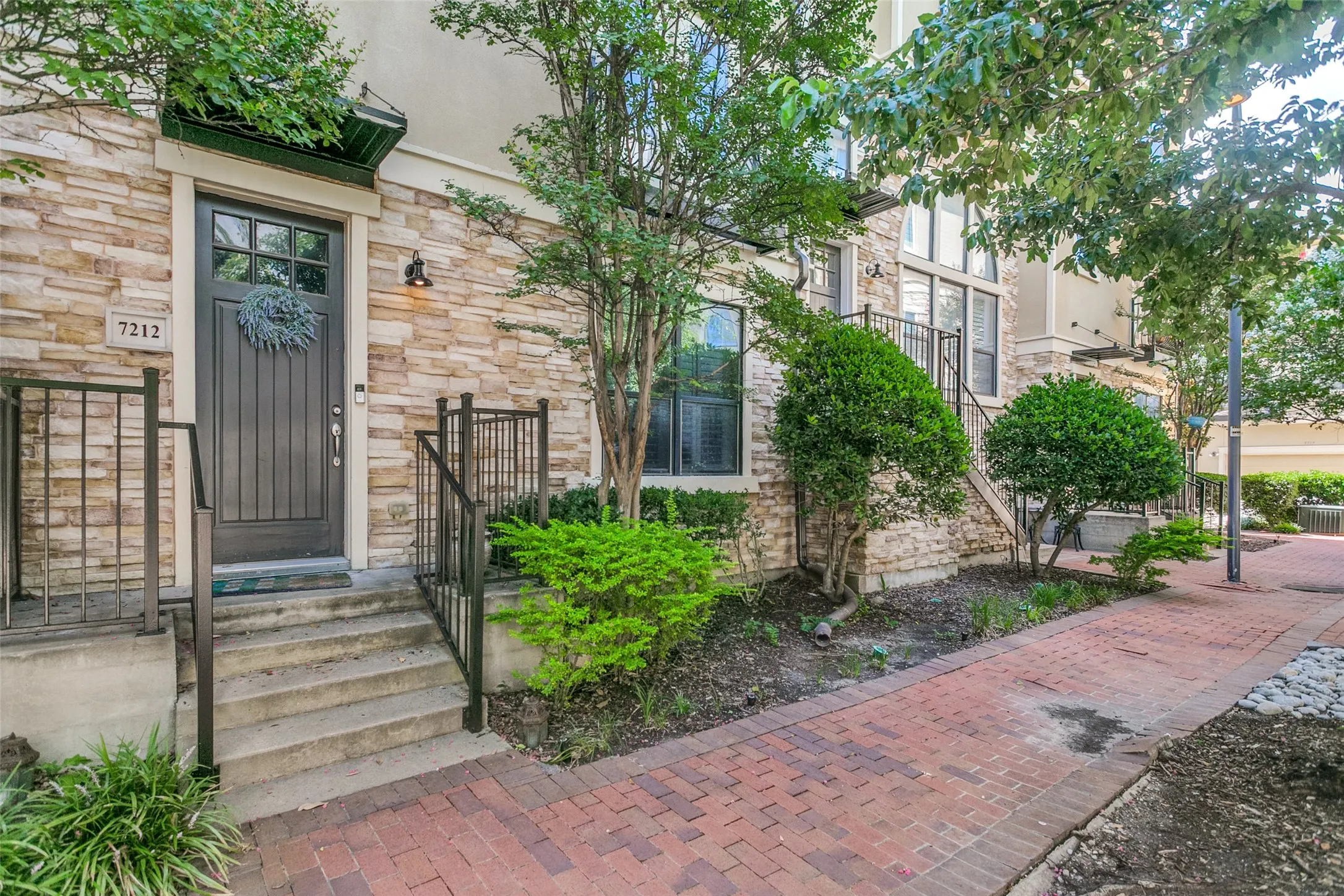 Townhouse For Sale in Collin County , 7212 Scotland Court, Plano, Texas 75024, 3 Bedroom, 4 Bathroom, 2 Garage spaces, 2,015 Sqft, built in 2005, mls#21311505, Real Estate Agent in Plano, Homes For Sale in Collin county, Homes For Sale in Plano, Realtor in Plano Texas, Real Estate Brokerage Independent Realty Texas, Luminita Cordes Realtor