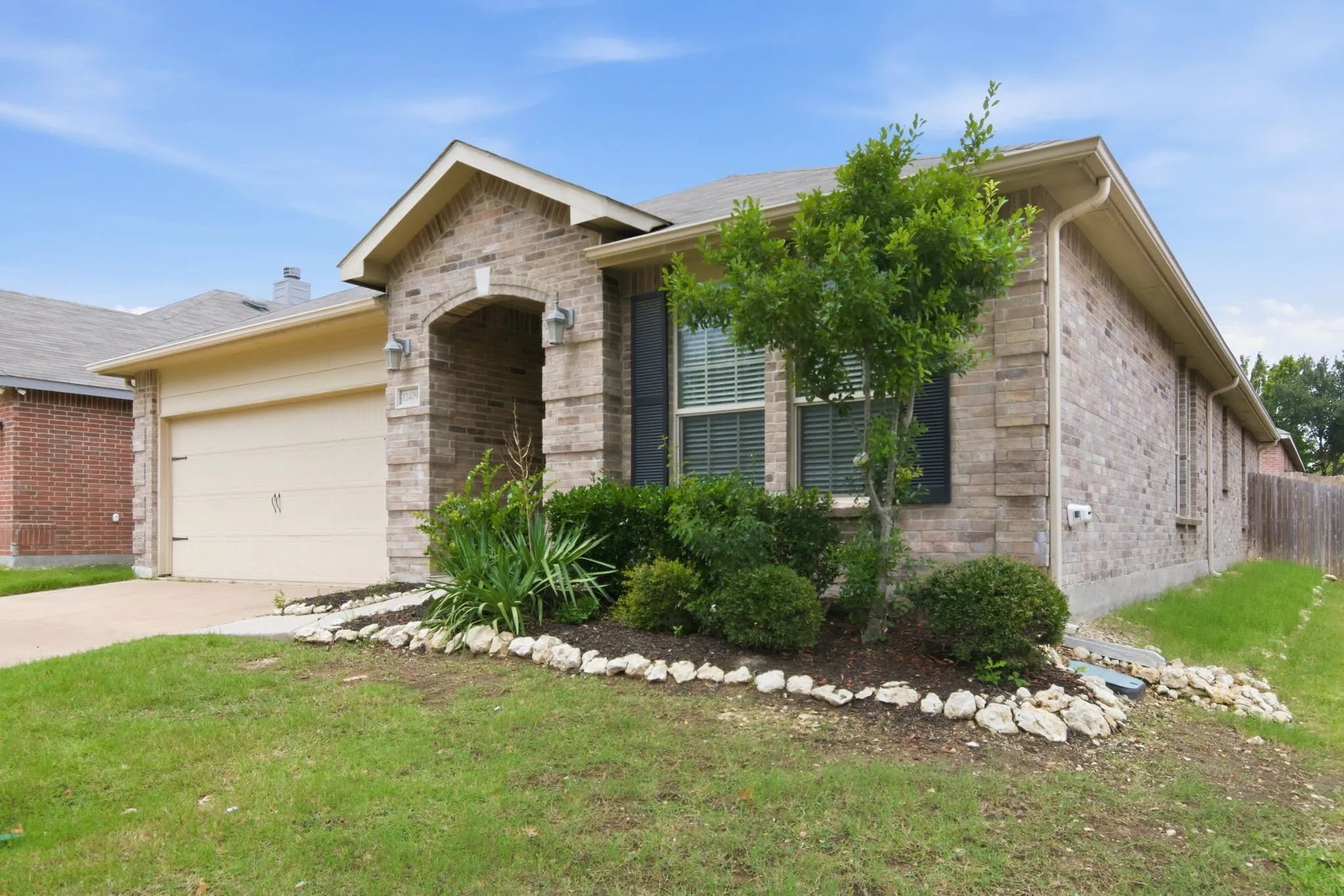 Single Family Residence For Sale in Tarrant County , 12409 Lonesome Pine Place, Fort Worth, Texas 76244, 4 Bedroom, 2 Bathroom, 2 Garage spaces, 2,080 Sqft, built in 2009, mls#21313338, Real Estate Agent in Fort Worth, Homes For Sale in Tarrant county, Homes For Sale in Fort Worth, Realtor in Fort Worth Texas, Real Estate Brokerage Independent Realty Texas, Luminita Cordes Realtor