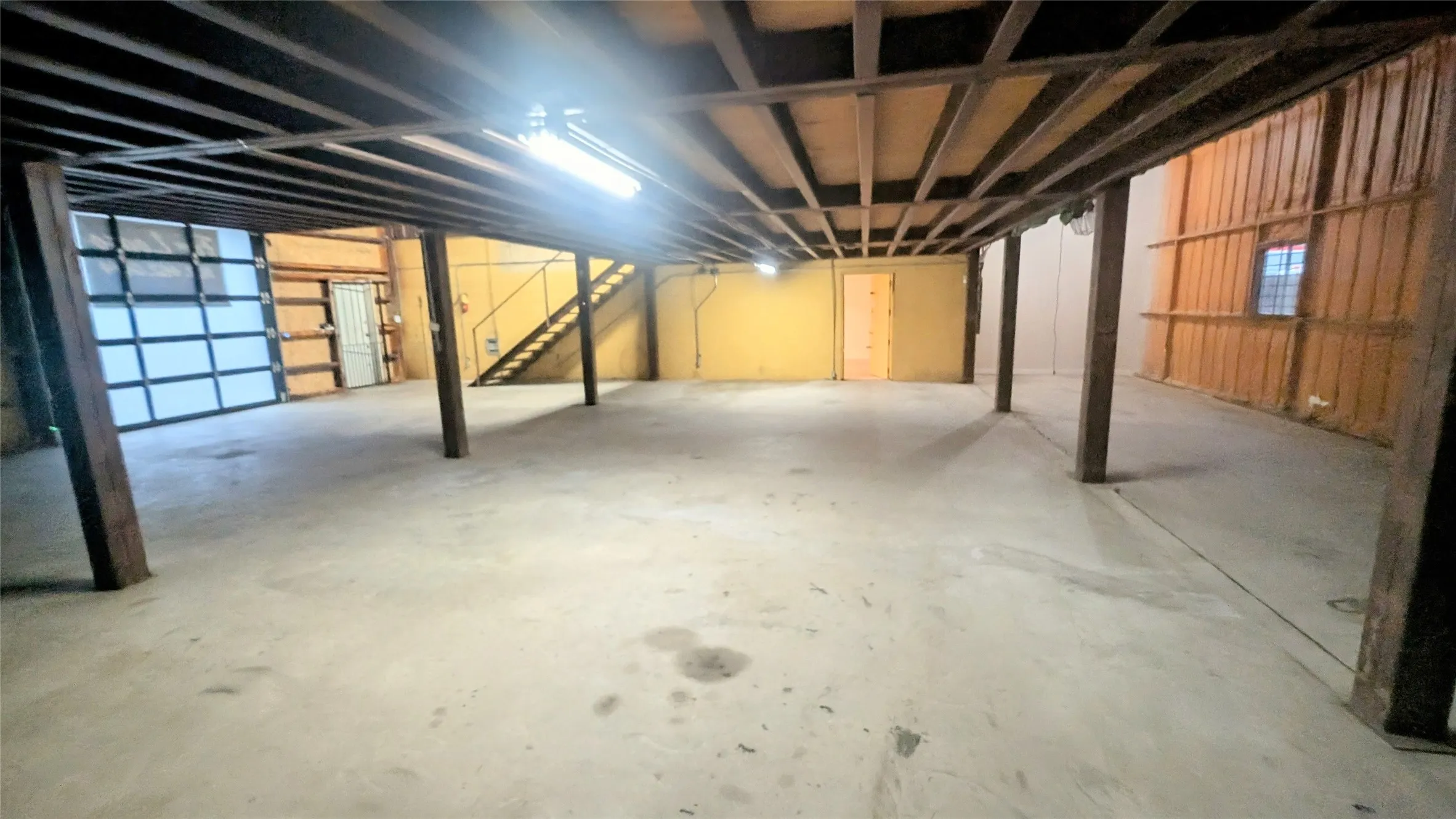Warehouse For Rent in Grayson County , 2531 W Morton Street 2, Denison, Texas 75020, 0, 0, Garage spaces, 0 Sqft, built in 1962, Price $1,500, mls#21312645, Real Estate Agent in Denison, Homes For Rent in Grayson county, Homes For Rent in Denison, Realtor in Denison Texas, Real Estate Brokerage Independent Realty Texas, Luminita Cordes Realtor