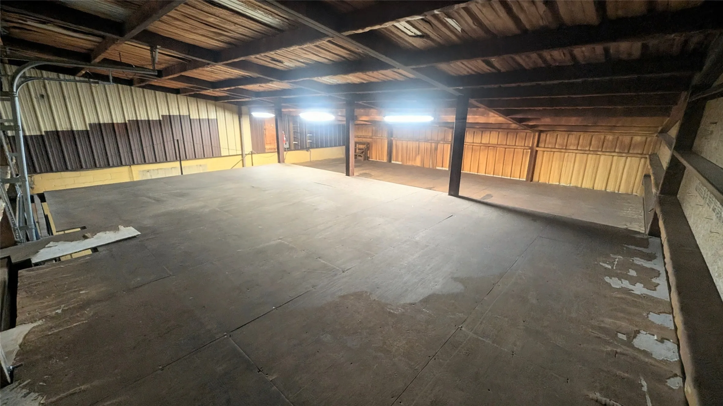 Warehouse For Rent in Grayson County , 2531 W Morton Street 2, Denison, Texas 75020, 0, 0, Garage spaces, 0 Sqft, built in 1962, Price $1,500, mls#21312645, Real Estate Agent in Denison, Homes For Rent in Grayson county, Homes For Rent in Denison, Realtor in Denison Texas, Real Estate Brokerage Independent Realty Texas, Luminita Cordes Realtor