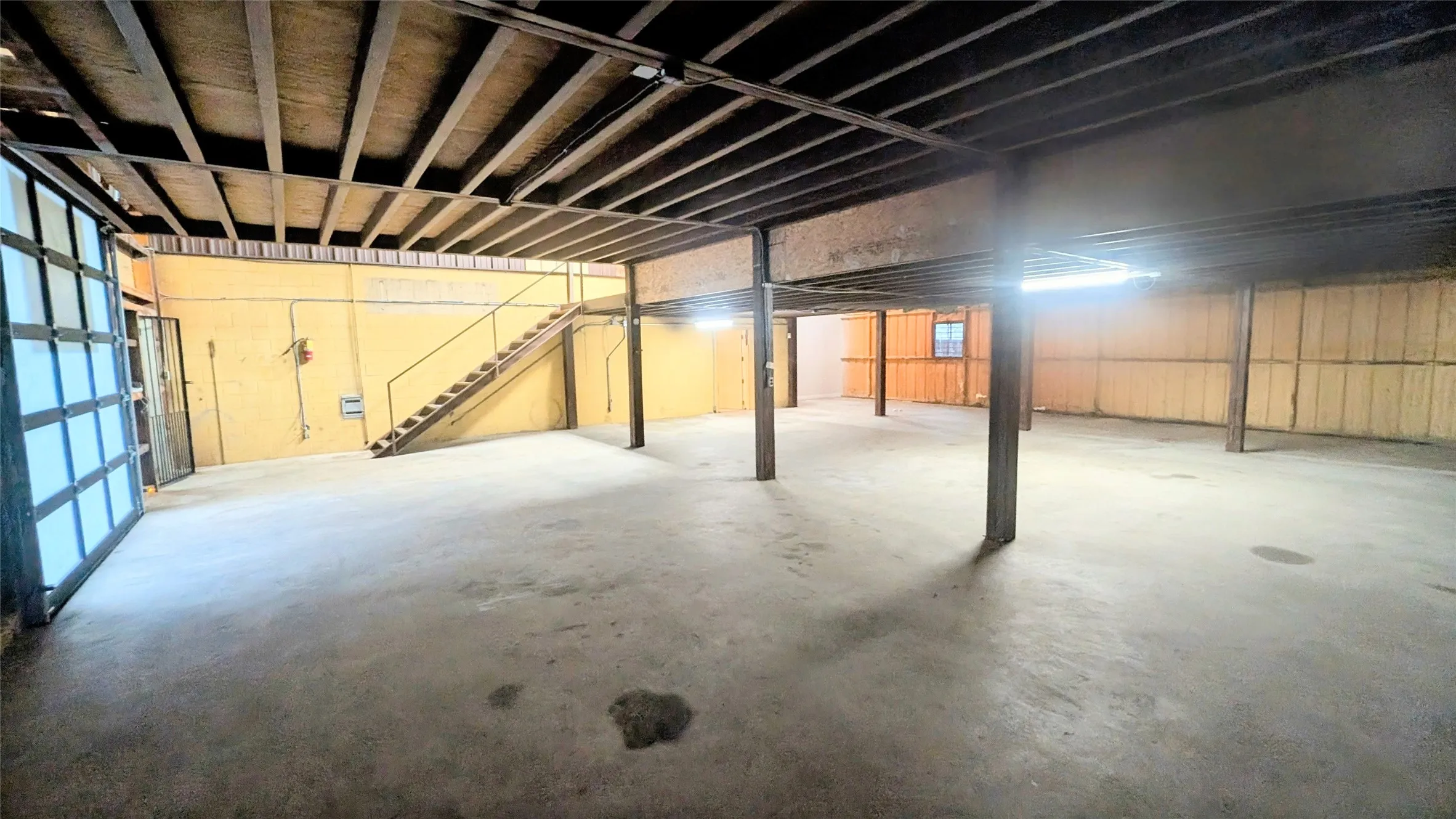 Warehouse For Rent in Grayson County , 2531 W Morton Street 2, Denison, Texas 75020, 0, 0, Garage spaces, 0 Sqft, built in 1962, Price $1,500, mls#21312645, Real Estate Agent in Denison, Homes For Rent in Grayson county, Homes For Rent in Denison, Realtor in Denison Texas, Real Estate Brokerage Independent Realty Texas, Luminita Cordes Realtor