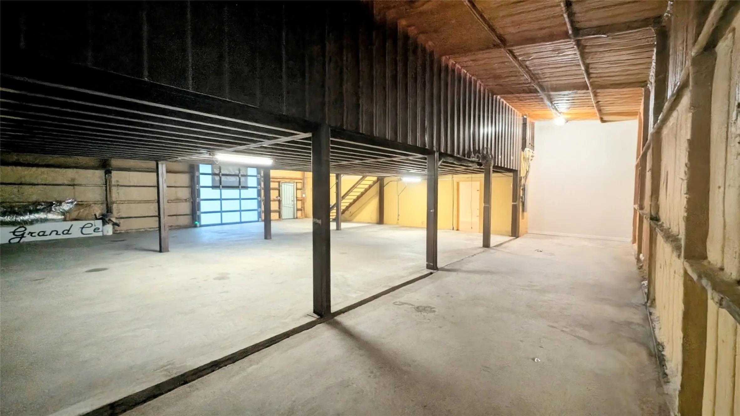 Warehouse For Rent in Grayson County , 2531 W Morton Street 2, Denison, Texas 75020, 0, 0, Garage spaces, 0 Sqft, built in 1962, Price $1,500, mls#21312645, Real Estate Agent in Denison, Homes For Rent in Grayson county, Homes For Rent in Denison, Realtor in Denison Texas, Real Estate Brokerage Independent Realty Texas, Luminita Cordes Realtor