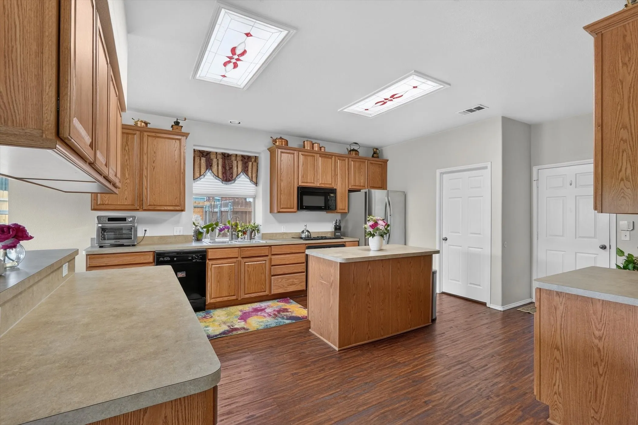 Single Family Residence For Sale in Tarrant County , 1200 Dover Heights Trail, Mansfield, Texas 76063, 5 Bedroom, 3 Bathroom, 3 Garage spaces, 3,157 Sqft, built in 2004, mls#21312728, Real Estate Agent in Mansfield, Homes For Sale in Tarrant county, Homes For Sale in Mansfield, Realtor in Mansfield Texas, Real Estate Brokerage Independent Realty Texas, Luminita Cordes Realtor