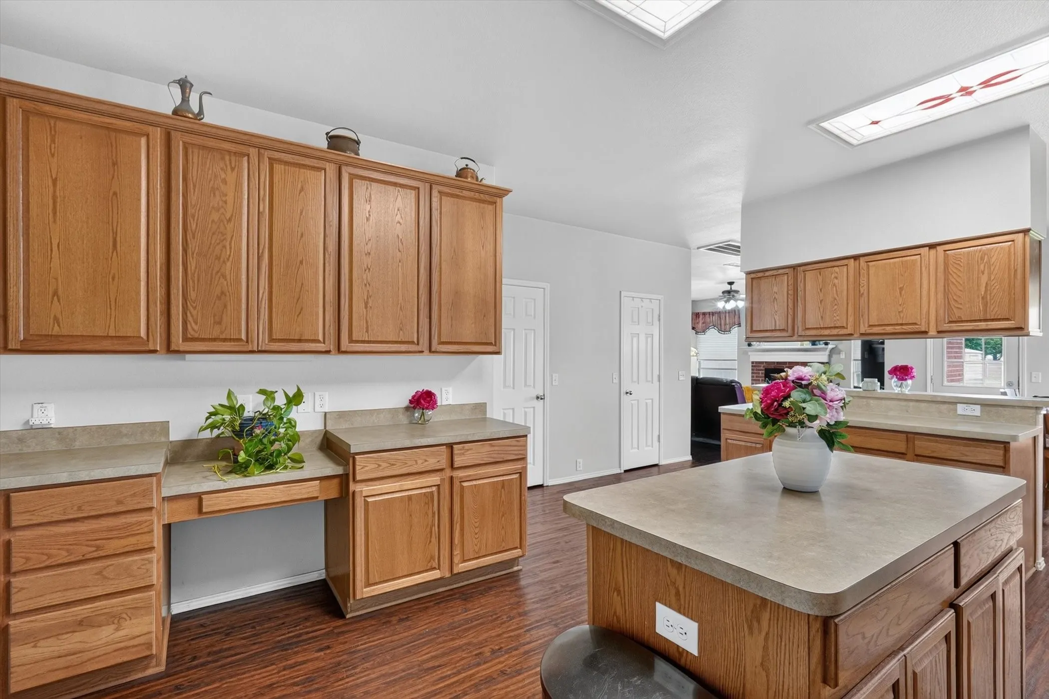 Single Family Residence For Sale in Tarrant County , 1200 Dover Heights Trail, Mansfield, Texas 76063, 5 Bedroom, 3 Bathroom, 3 Garage spaces, 3,157 Sqft, built in 2004, mls#21312728, Real Estate Agent in Mansfield, Homes For Sale in Tarrant county, Homes For Sale in Mansfield, Realtor in Mansfield Texas, Real Estate Brokerage Independent Realty Texas, Luminita Cordes Realtor