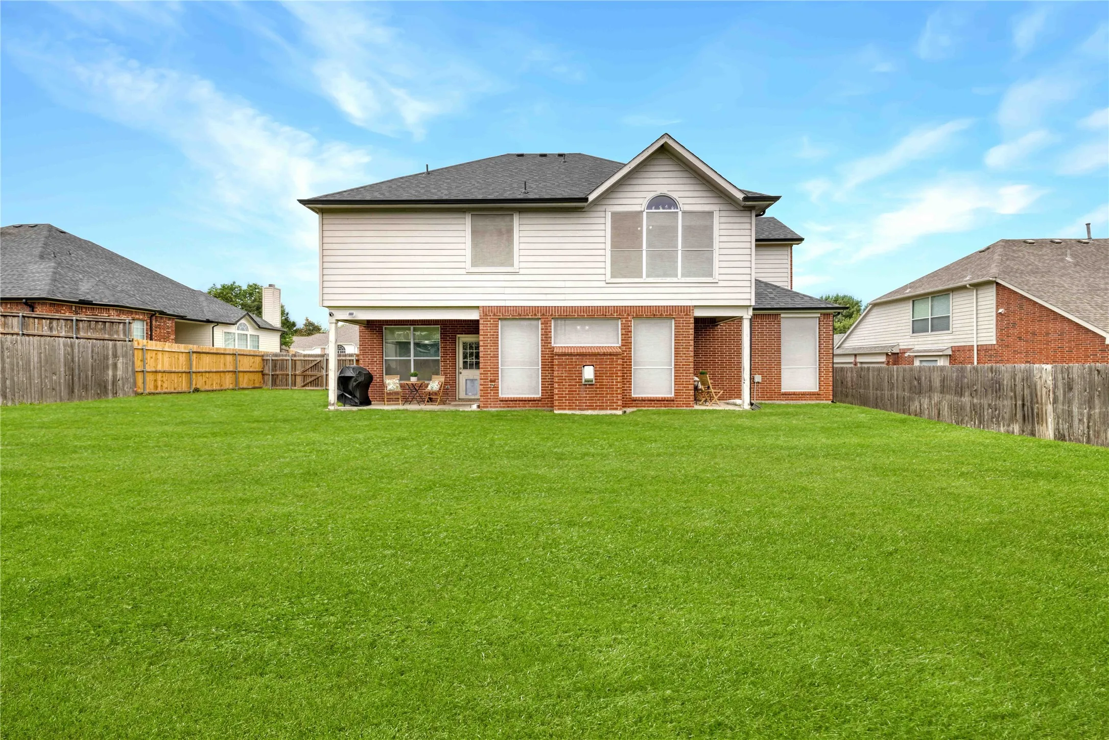 Single Family Residence For Sale in Tarrant County , 1200 Dover Heights Trail, Mansfield, Texas 76063, 5 Bedroom, 3 Bathroom, 3 Garage spaces, 3,157 Sqft, built in 2004, mls#21312728, Real Estate Agent in Mansfield, Homes For Sale in Tarrant county, Homes For Sale in Mansfield, Realtor in Mansfield Texas, Real Estate Brokerage Independent Realty Texas, Luminita Cordes Realtor