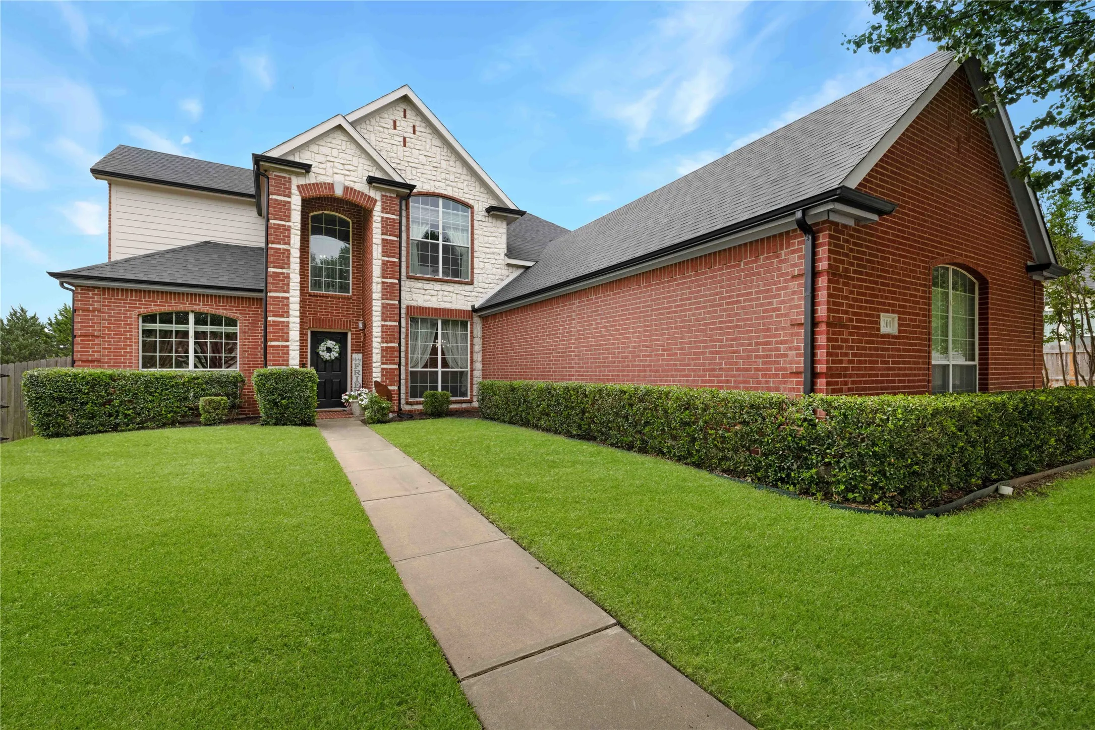 Single Family Residence For Sale in Tarrant County , 1200 Dover Heights Trail, Mansfield, Texas 76063, 5 Bedroom, 3 Bathroom, 3 Garage spaces, 3,157 Sqft, built in 2004, mls#21312728, Real Estate Agent in Mansfield, Homes For Sale in Tarrant county, Homes For Sale in Mansfield, Realtor in Mansfield Texas, Real Estate Brokerage Independent Realty Texas, Luminita Cordes Realtor