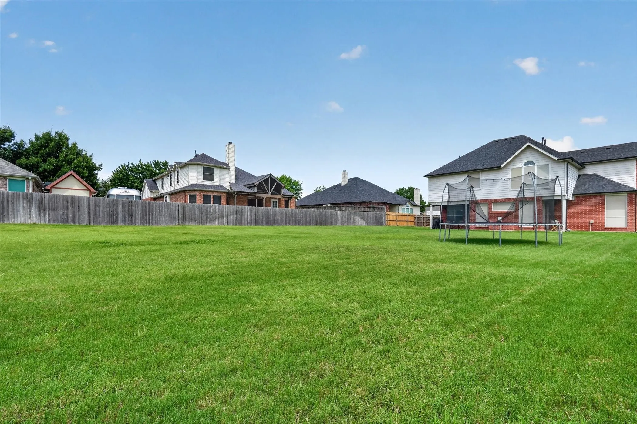Single Family Residence For Sale in Tarrant County , 1200 Dover Heights Trail, Mansfield, Texas 76063, 5 Bedroom, 3 Bathroom, 3 Garage spaces, 3,157 Sqft, built in 2004, mls#21312728, Real Estate Agent in Mansfield, Homes For Sale in Tarrant county, Homes For Sale in Mansfield, Realtor in Mansfield Texas, Real Estate Brokerage Independent Realty Texas, Luminita Cordes Realtor