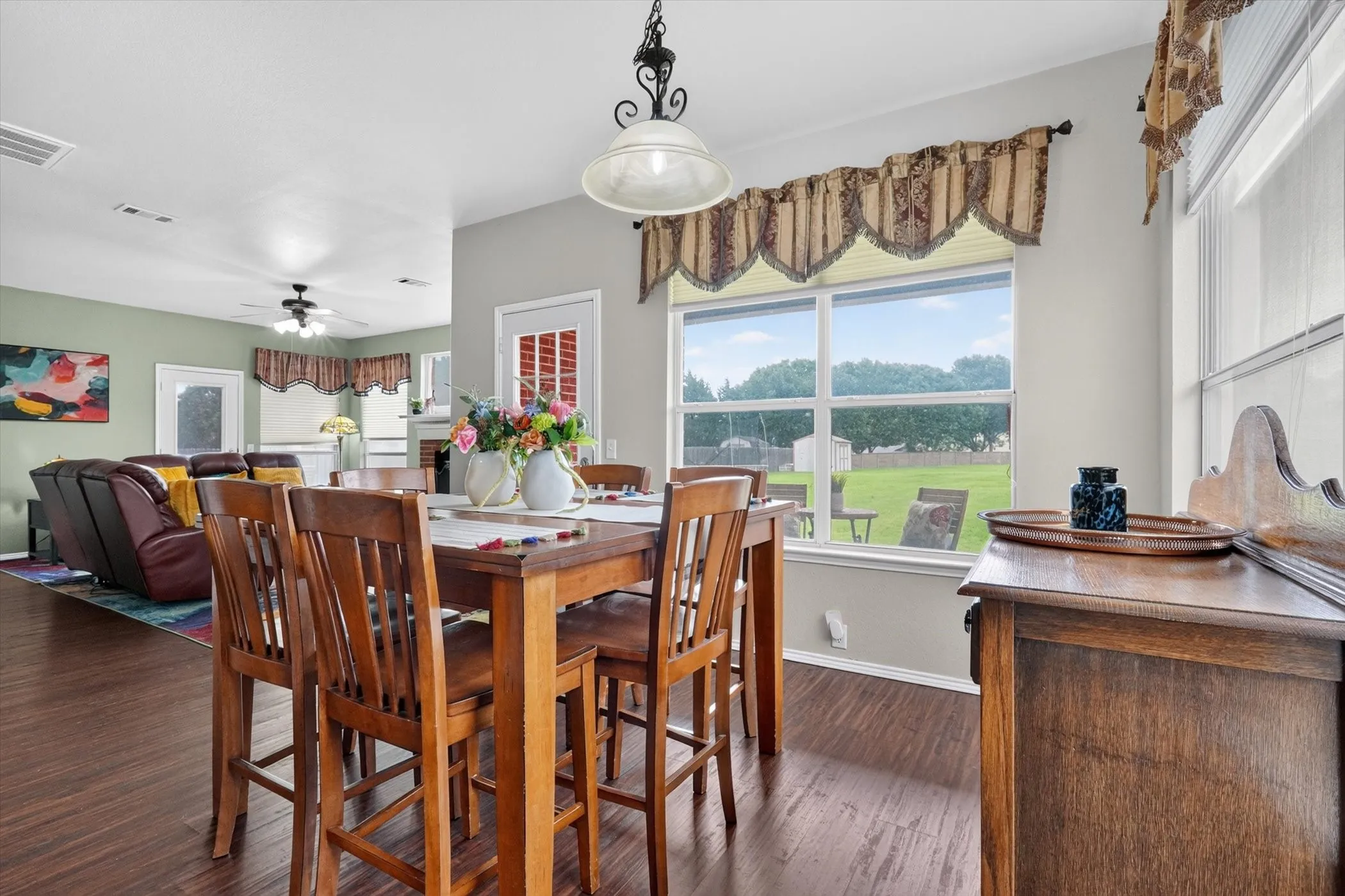 Single Family Residence For Sale in Tarrant County , 1200 Dover Heights Trail, Mansfield, Texas 76063, 5 Bedroom, 3 Bathroom, 3 Garage spaces, 3,157 Sqft, built in 2004, mls#21312728, Real Estate Agent in Mansfield, Homes For Sale in Tarrant county, Homes For Sale in Mansfield, Realtor in Mansfield Texas, Real Estate Brokerage Independent Realty Texas, Luminita Cordes Realtor