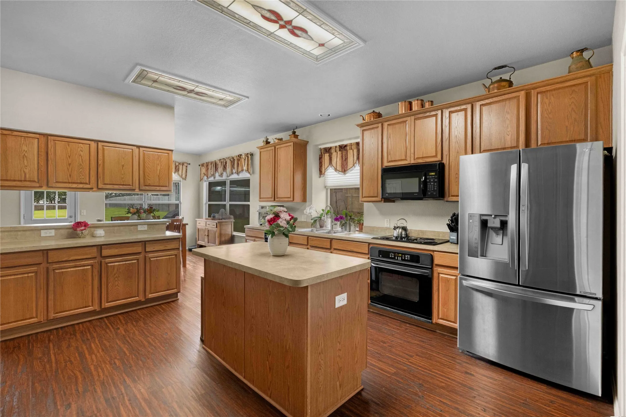 Single Family Residence For Sale in Tarrant County , 1200 Dover Heights Trail, Mansfield, Texas 76063, 5 Bedroom, 3 Bathroom, 3 Garage spaces, 3,157 Sqft, built in 2004, mls#21312728, Real Estate Agent in Mansfield, Homes For Sale in Tarrant county, Homes For Sale in Mansfield, Realtor in Mansfield Texas, Real Estate Brokerage Independent Realty Texas, Luminita Cordes Realtor