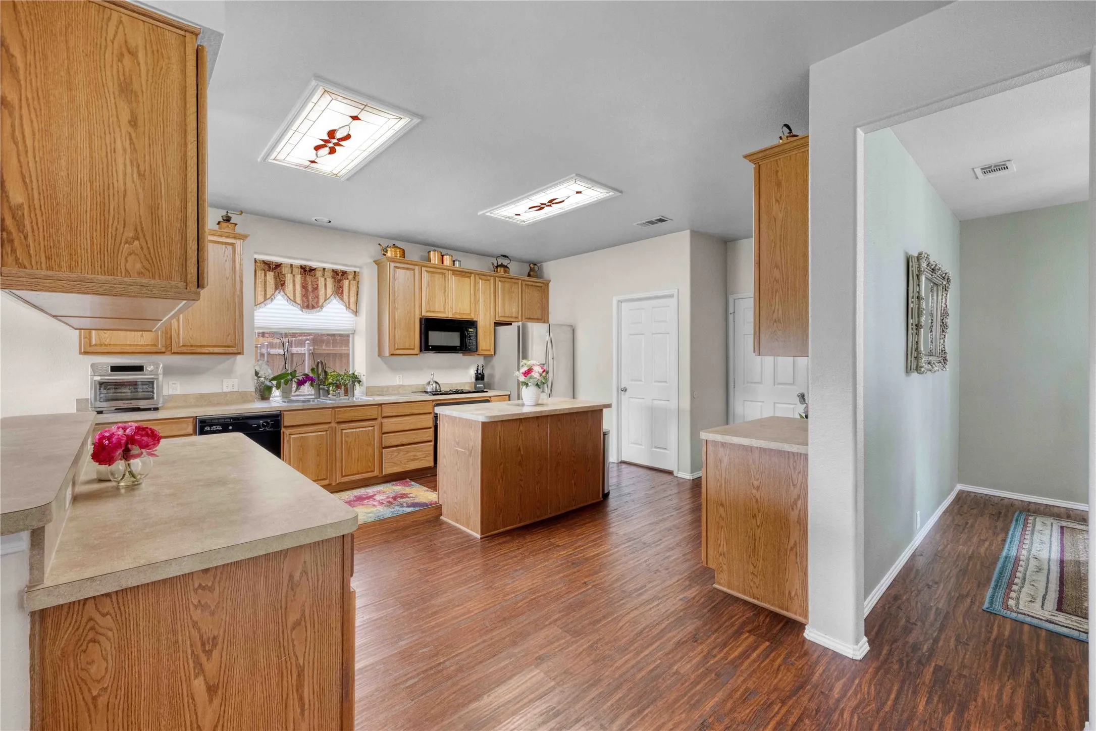 Single Family Residence For Sale in Tarrant County , 1200 Dover Heights Trail, Mansfield, Texas 76063, 5 Bedroom, 3 Bathroom, 3 Garage spaces, 3,157 Sqft, built in 2004, mls#21312728, Real Estate Agent in Mansfield, Homes For Sale in Tarrant county, Homes For Sale in Mansfield, Realtor in Mansfield Texas, Real Estate Brokerage Independent Realty Texas, Luminita Cordes Realtor