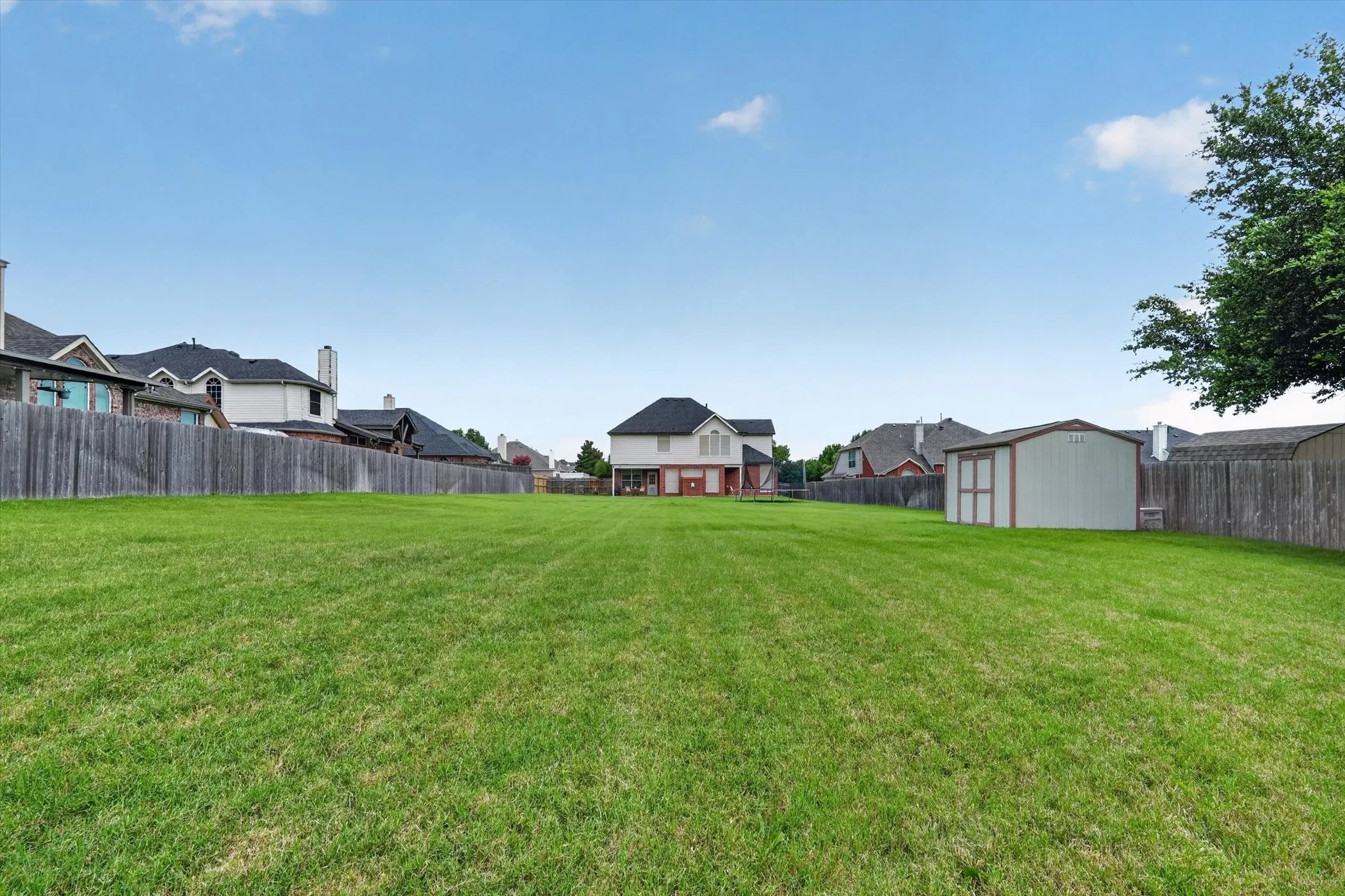 Single Family Residence For Sale in Tarrant County , 1200 Dover Heights Trail, Mansfield, Texas 76063, 5 Bedroom, 3 Bathroom, 3 Garage spaces, 3,157 Sqft, built in 2004, mls#21312728, Real Estate Agent in Mansfield, Homes For Sale in Tarrant county, Homes For Sale in Mansfield, Realtor in Mansfield Texas, Real Estate Brokerage Independent Realty Texas, Luminita Cordes Realtor
