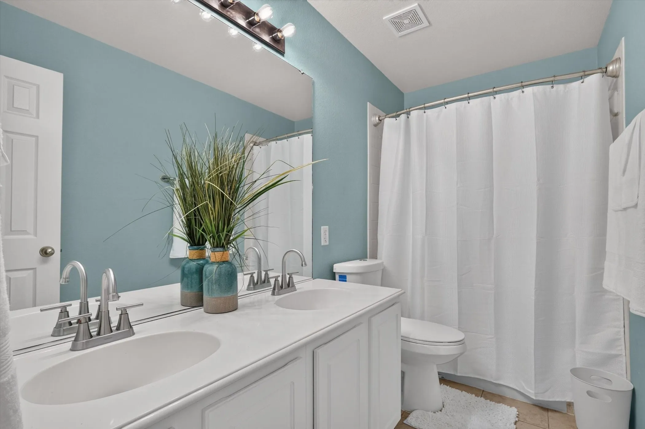 Single Family Residence For Sale in Tarrant County , 1200 Dover Heights Trail, Mansfield, Texas 76063, 5 Bedroom, 3 Bathroom, 3 Garage spaces, 3,157 Sqft, built in 2004, mls#21312728, Real Estate Agent in Mansfield, Homes For Sale in Tarrant county, Homes For Sale in Mansfield, Realtor in Mansfield Texas, Real Estate Brokerage Independent Realty Texas, Luminita Cordes Realtor