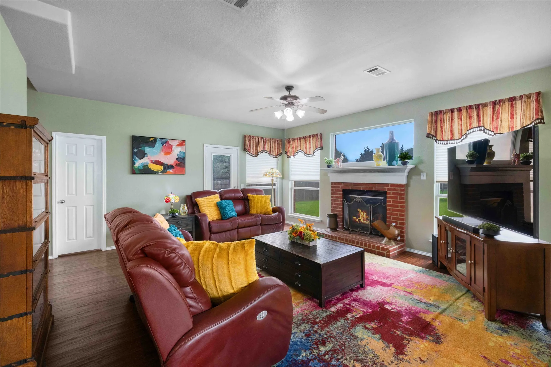 Single Family Residence For Sale in Tarrant County , 1200 Dover Heights Trail, Mansfield, Texas 76063, 5 Bedroom, 3 Bathroom, 3 Garage spaces, 3,157 Sqft, built in 2004, mls#21312728, Real Estate Agent in Mansfield, Homes For Sale in Tarrant county, Homes For Sale in Mansfield, Realtor in Mansfield Texas, Real Estate Brokerage Independent Realty Texas, Luminita Cordes Realtor