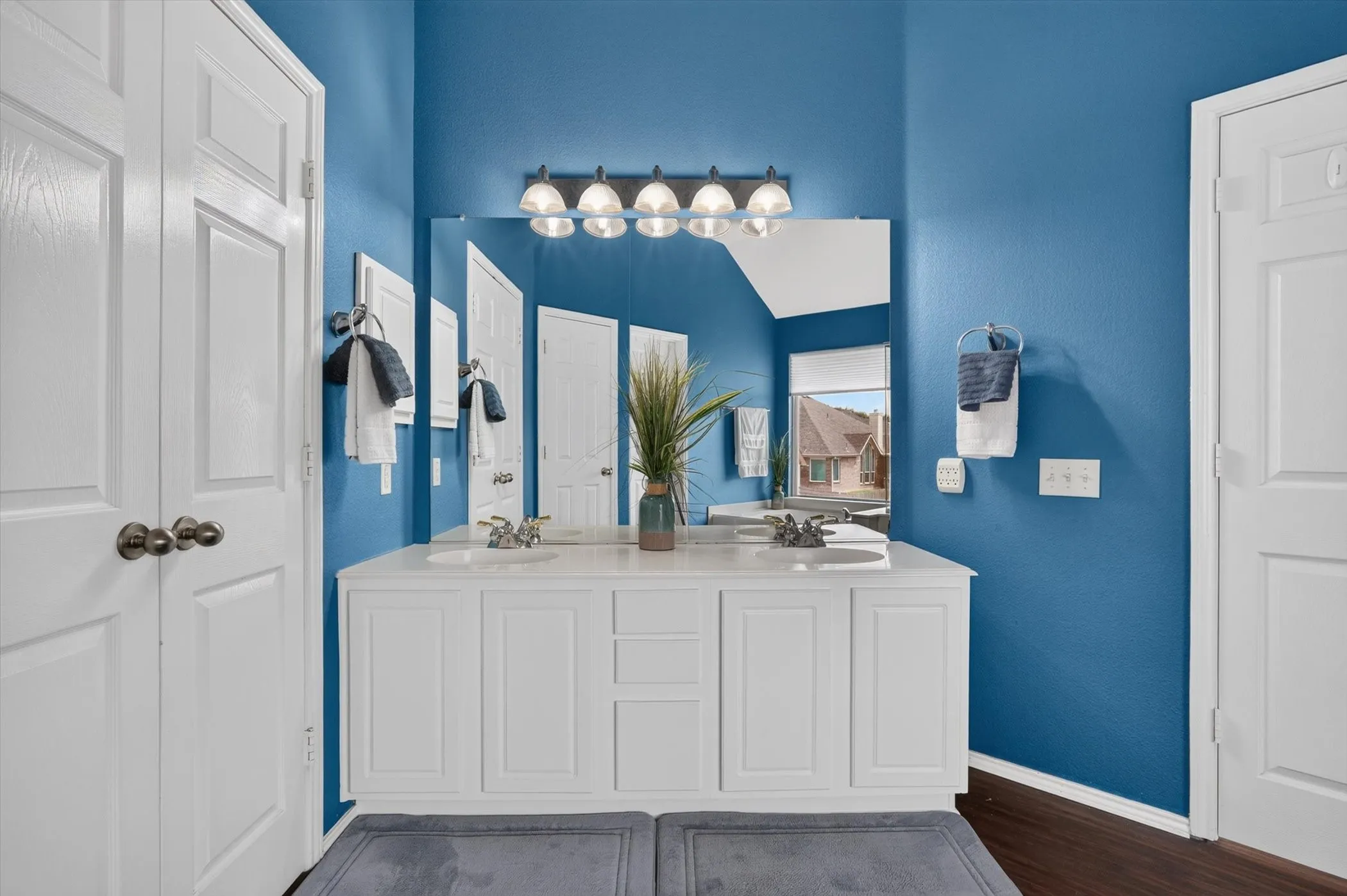 Single Family Residence For Sale in Tarrant County , 1200 Dover Heights Trail, Mansfield, Texas 76063, 5 Bedroom, 3 Bathroom, 3 Garage spaces, 3,157 Sqft, built in 2004, mls#21312728, Real Estate Agent in Mansfield, Homes For Sale in Tarrant county, Homes For Sale in Mansfield, Realtor in Mansfield Texas, Real Estate Brokerage Independent Realty Texas, Luminita Cordes Realtor