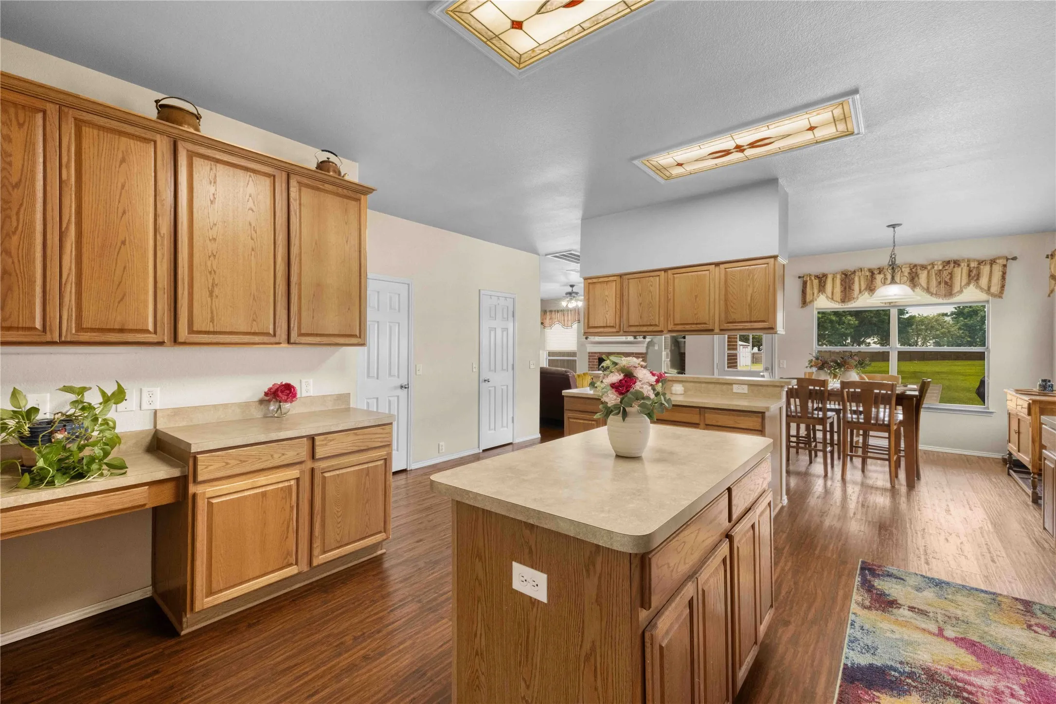 Single Family Residence For Sale in Tarrant County , 1200 Dover Heights Trail, Mansfield, Texas 76063, 5 Bedroom, 3 Bathroom, 3 Garage spaces, 3,157 Sqft, built in 2004, mls#21312728, Real Estate Agent in Mansfield, Homes For Sale in Tarrant county, Homes For Sale in Mansfield, Realtor in Mansfield Texas, Real Estate Brokerage Independent Realty Texas, Luminita Cordes Realtor