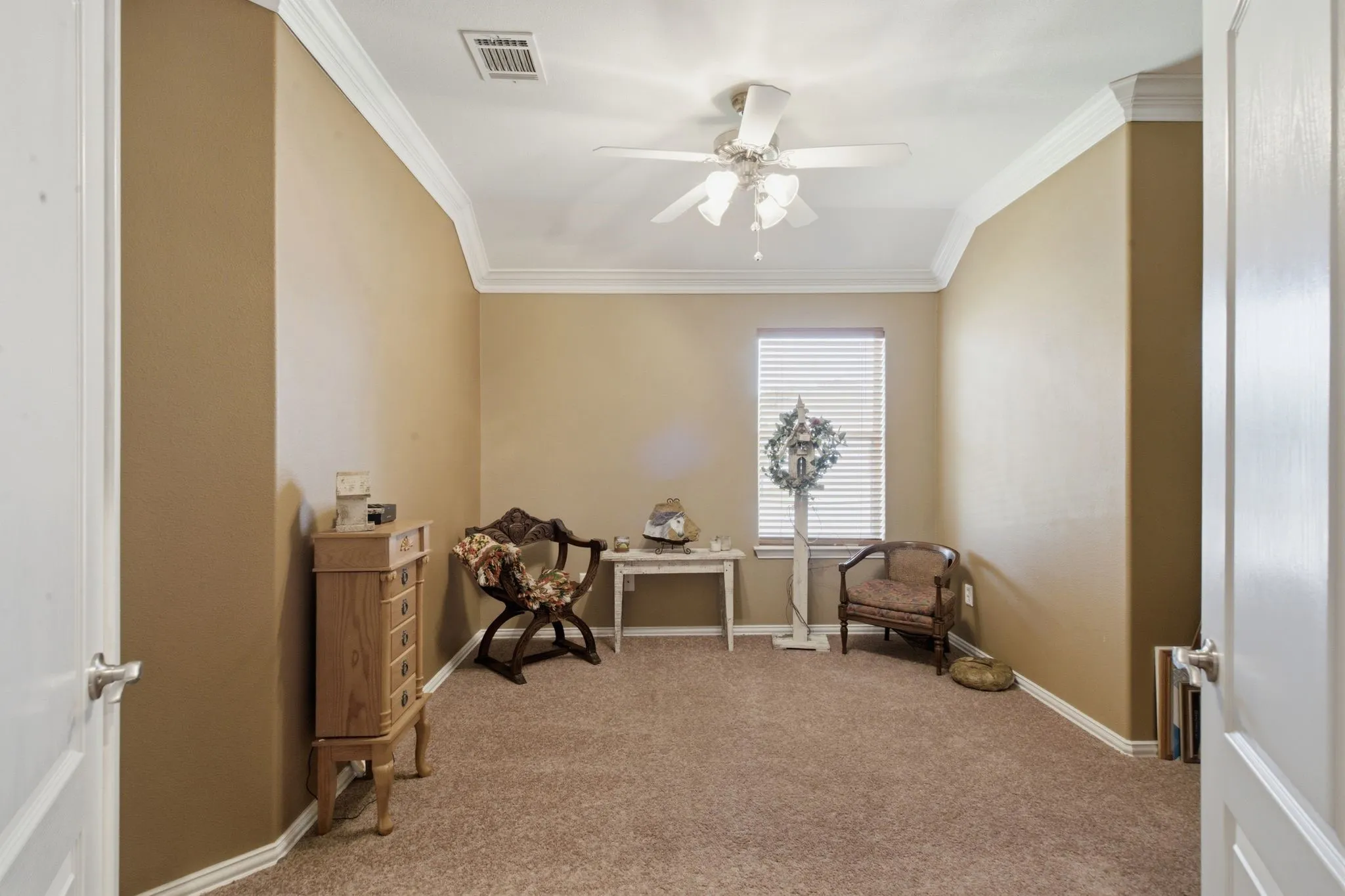 Flex space that is part of the master/primary suite, great for so many uses!