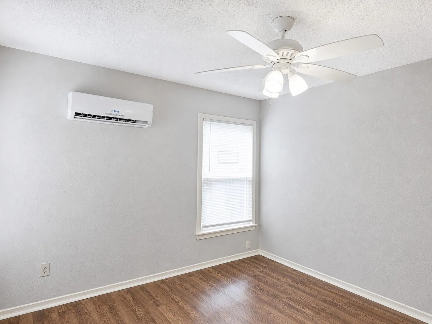 Duplex For Sale in Tarrant County , 1817-1819 Brittain Street, Fort Worth, Texas 76111, 4 Bedrooms, 2 Bathrooms, Garage spaces, 0 Sqft, built in 1947, Price $279,900, mls#21313173, Real Estate Agent in Fort Worth, Homes For Sale in Tarrant county, Homes For Sale in Fort Worth, Realtor in Fort Worth Texas, Real Estate Brokerage Independent Realty Texas, Luminita Cordes Realtor