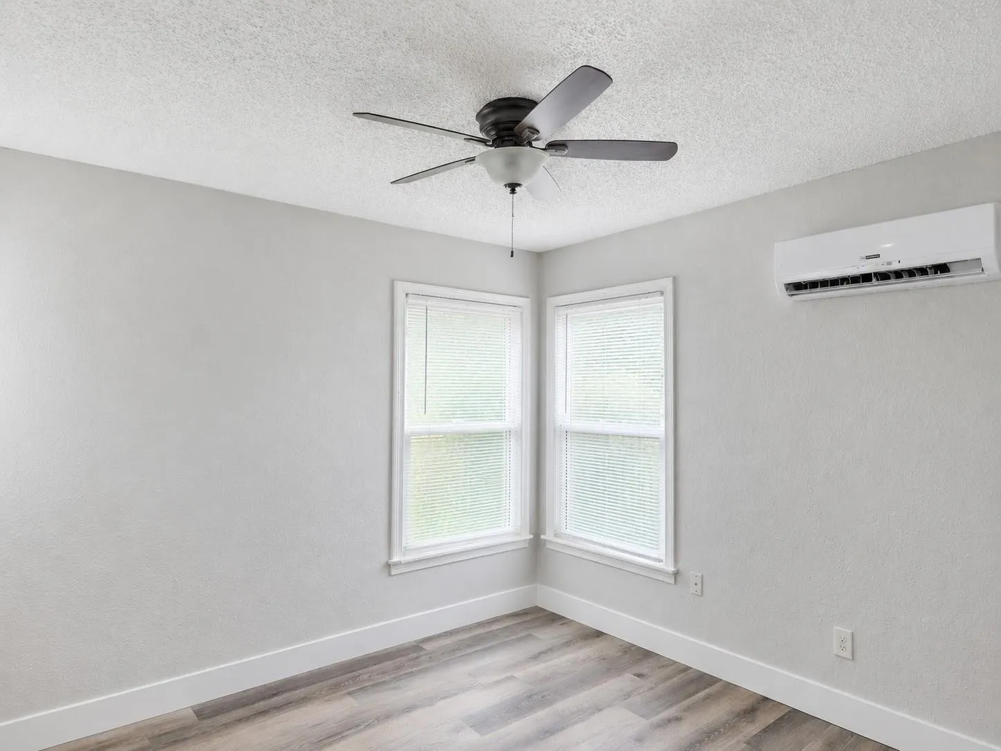 Duplex For Sale in Tarrant County , 1817-1819 Brittain Street, Fort Worth, Texas 76111, 4 Bedrooms, 2 Bathrooms, Garage spaces, 0 Sqft, built in 1947, Price $279,900, mls#21313173, Real Estate Agent in Fort Worth, Homes For Sale in Tarrant county, Homes For Sale in Fort Worth, Realtor in Fort Worth Texas, Real Estate Brokerage Independent Realty Texas, Luminita Cordes Realtor