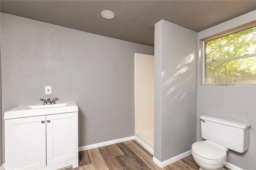 Single Family Residence For Sale in Tarrant County , 424 Wilshire Avenue, Azle, Texas 76020, 3 Bedroom, 2 Bathroom, Garage spaces, 1,256 Sqft, built in 1940, mls#21313356, Real Estate Agent in Azle, Homes For Sale in Tarrant county, Homes For Sale in Azle, Realtor in Azle Texas, Real Estate Brokerage Independent Realty Texas, Luminita Cordes Realtor