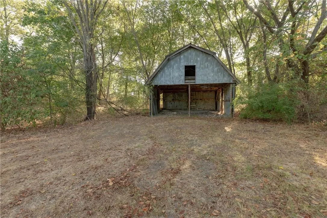 Single Family Residence For Sale in Tarrant County , 424 Wilshire Avenue, Azle, Texas 76020, 3 Bedroom, 2 Bathroom, Garage spaces, 1,256 Sqft, built in 1940, mls#21313356, Real Estate Agent in Azle, Homes For Sale in Tarrant county, Homes For Sale in Azle, Realtor in Azle Texas, Real Estate Brokerage Independent Realty Texas, Luminita Cordes Realtor