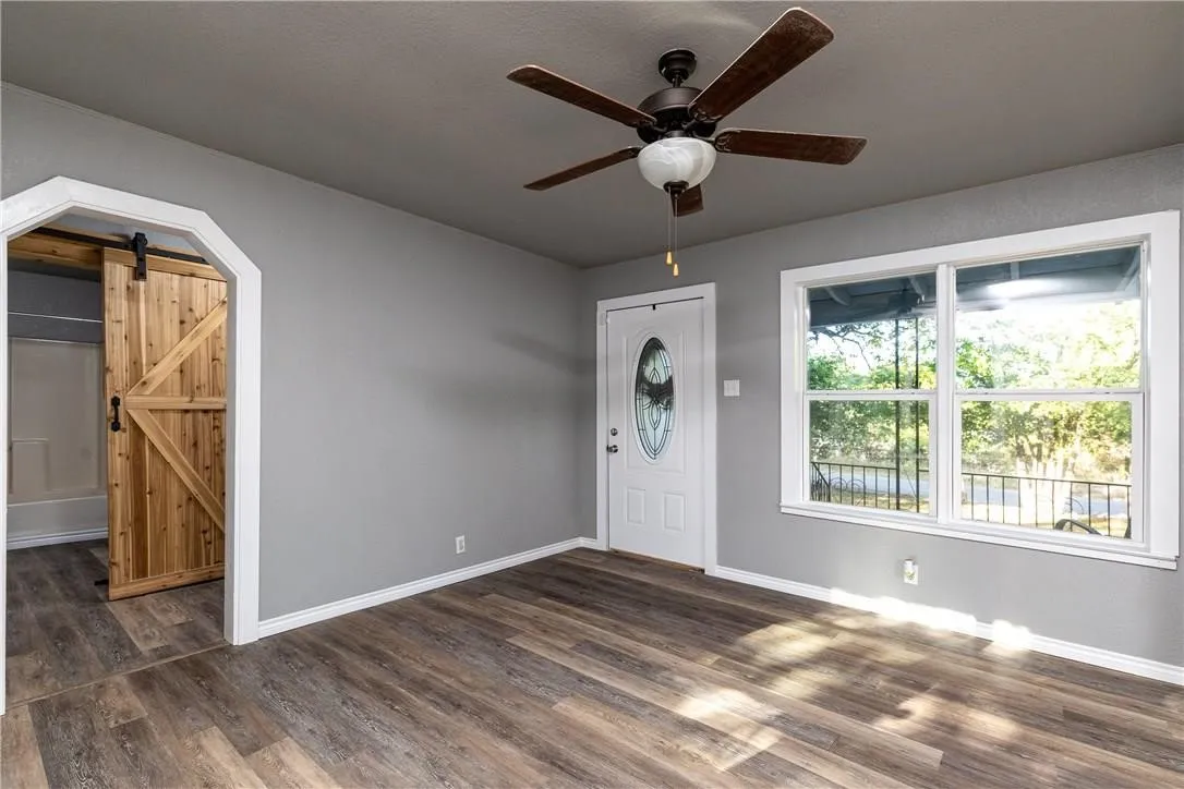 Single Family Residence For Sale in Tarrant County , 424 Wilshire Avenue, Azle, Texas 76020, 3 Bedroom, 2 Bathroom, Garage spaces, 1,256 Sqft, built in 1940, mls#21313356, Real Estate Agent in Azle, Homes For Sale in Tarrant county, Homes For Sale in Azle, Realtor in Azle Texas, Real Estate Brokerage Independent Realty Texas, Luminita Cordes Realtor