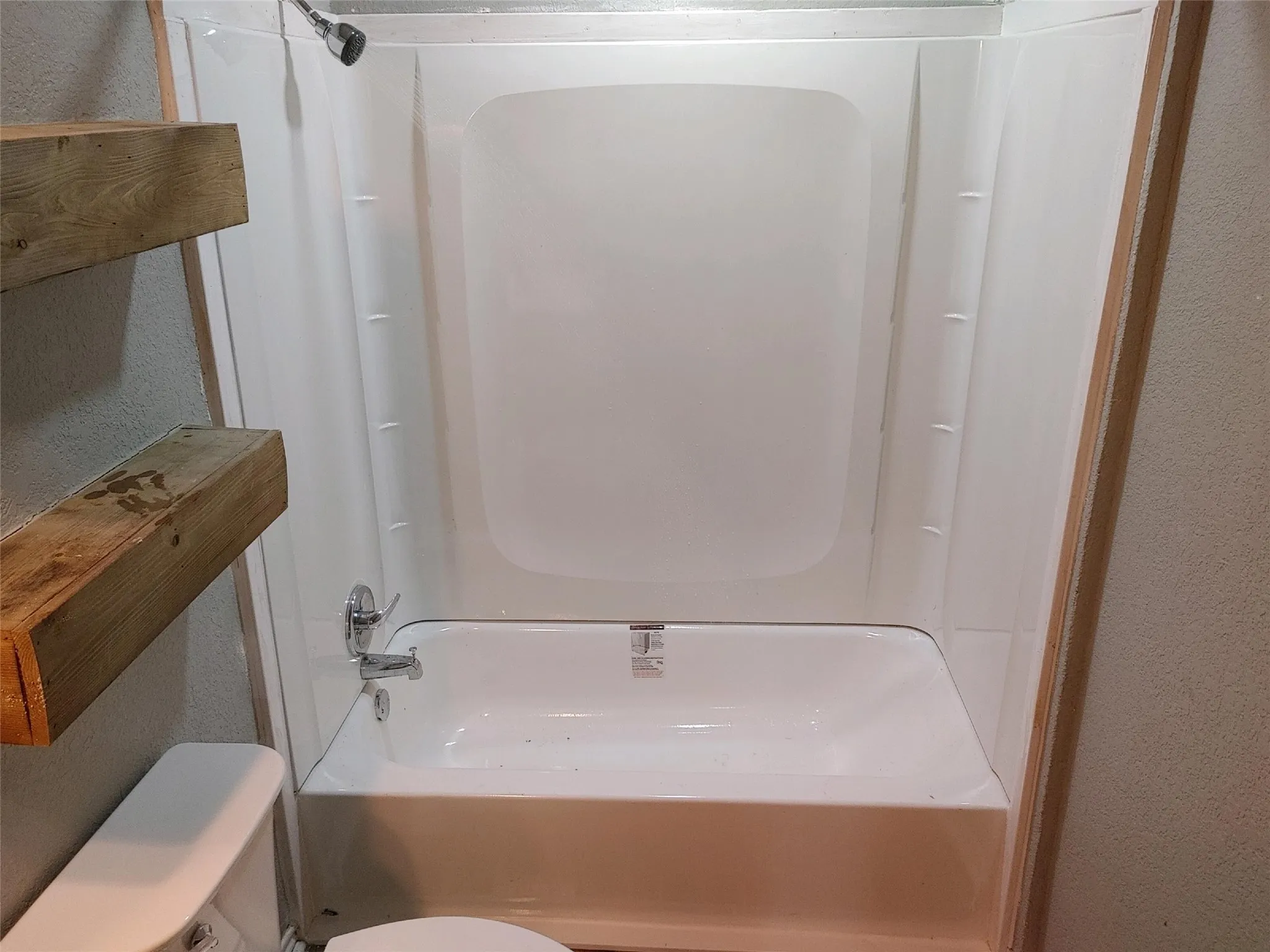 Single Family Residence For Sale in Tarrant County , 424 Wilshire Avenue, Azle, Texas 76020, 3 Bedroom, 2 Bathroom, Garage spaces, 1,256 Sqft, built in 1940, mls#21313356, Real Estate Agent in Azle, Homes For Sale in Tarrant county, Homes For Sale in Azle, Realtor in Azle Texas, Real Estate Brokerage Independent Realty Texas, Luminita Cordes Realtor