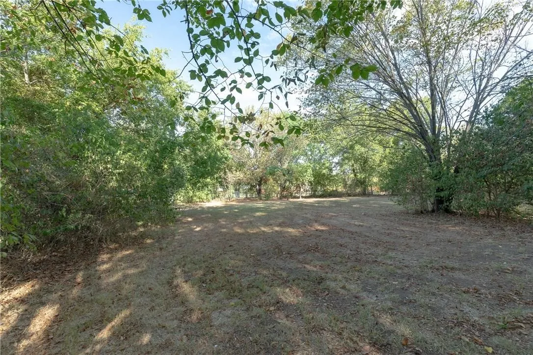 Single Family Residence For Sale in Tarrant County , 424 Wilshire Avenue, Azle, Texas 76020, 3 Bedroom, 2 Bathroom, Garage spaces, 1,256 Sqft, built in 1940, mls#21313356, Real Estate Agent in Azle, Homes For Sale in Tarrant county, Homes For Sale in Azle, Realtor in Azle Texas, Real Estate Brokerage Independent Realty Texas, Luminita Cordes Realtor