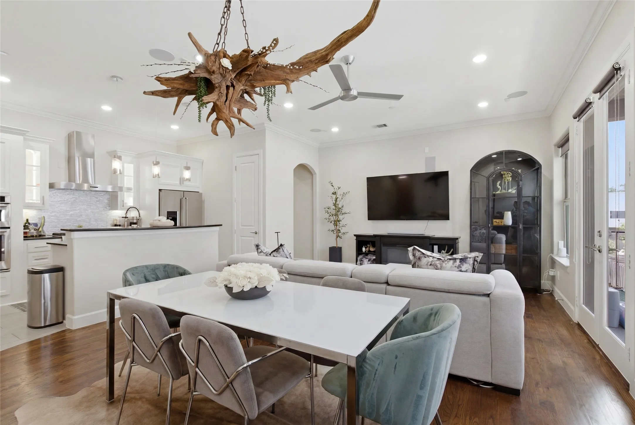 Townhouse For Sale in Dallas County , 1844 Euclid Avenue 3, Dallas, Texas 75206, 3 Bedroom, 4 Bathroom, 2 Garage spaces, 2,184 Sqft, built in 2015, mls#21263184, Real Estate Agent in Dallas, Homes For Sale in Dallas county, Homes For Sale in Dallas, Realtor in Dallas Texas, Real Estate Brokerage Independent Realty Texas, Luminita Cordes Realtor