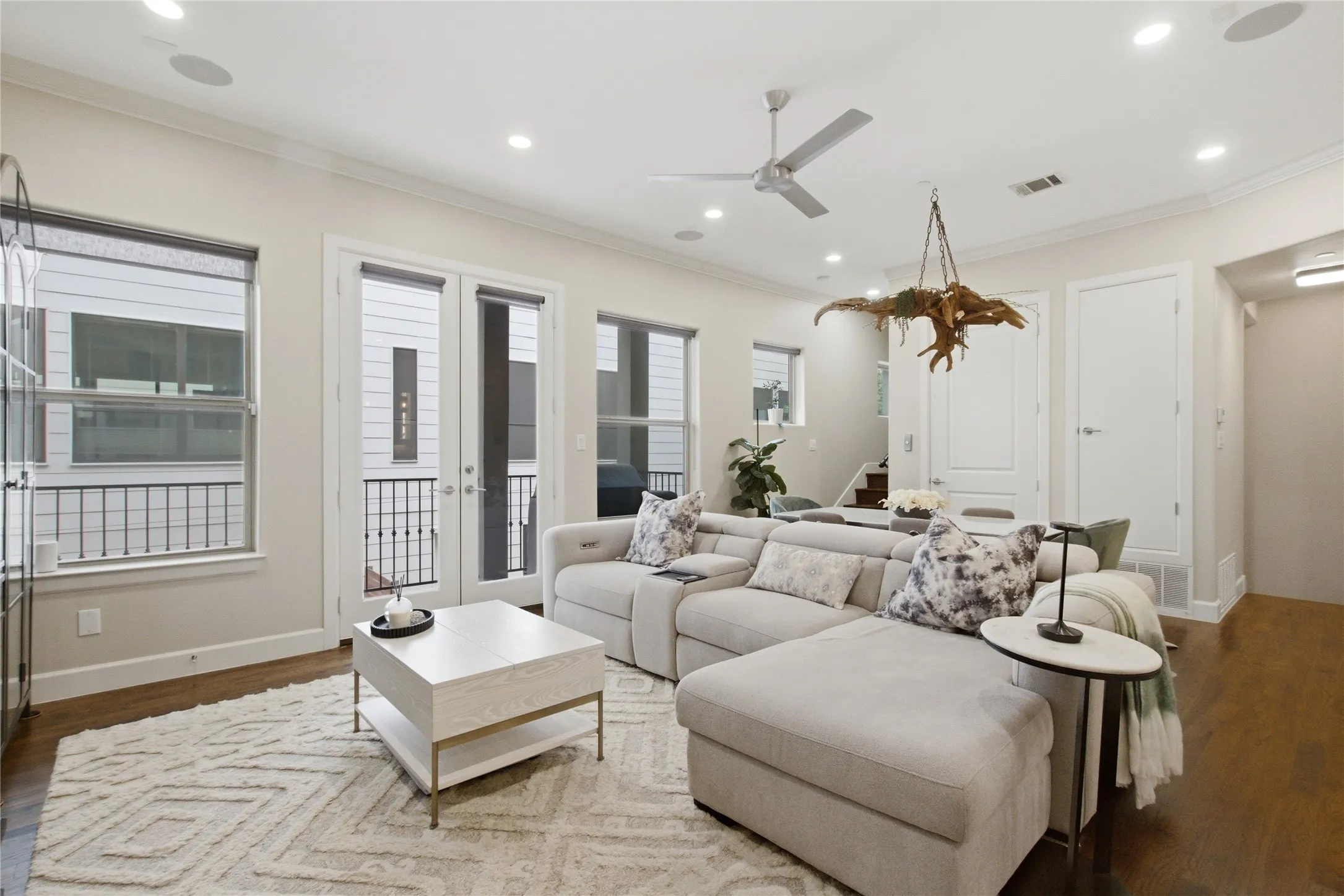 Townhouse For Sale in Dallas County , 1844 Euclid Avenue 3, Dallas, Texas 75206, 3 Bedroom, 4 Bathroom, 2 Garage spaces, 2,184 Sqft, built in 2015, mls#21263184, Real Estate Agent in Dallas, Homes For Sale in Dallas county, Homes For Sale in Dallas, Realtor in Dallas Texas, Real Estate Brokerage Independent Realty Texas, Luminita Cordes Realtor