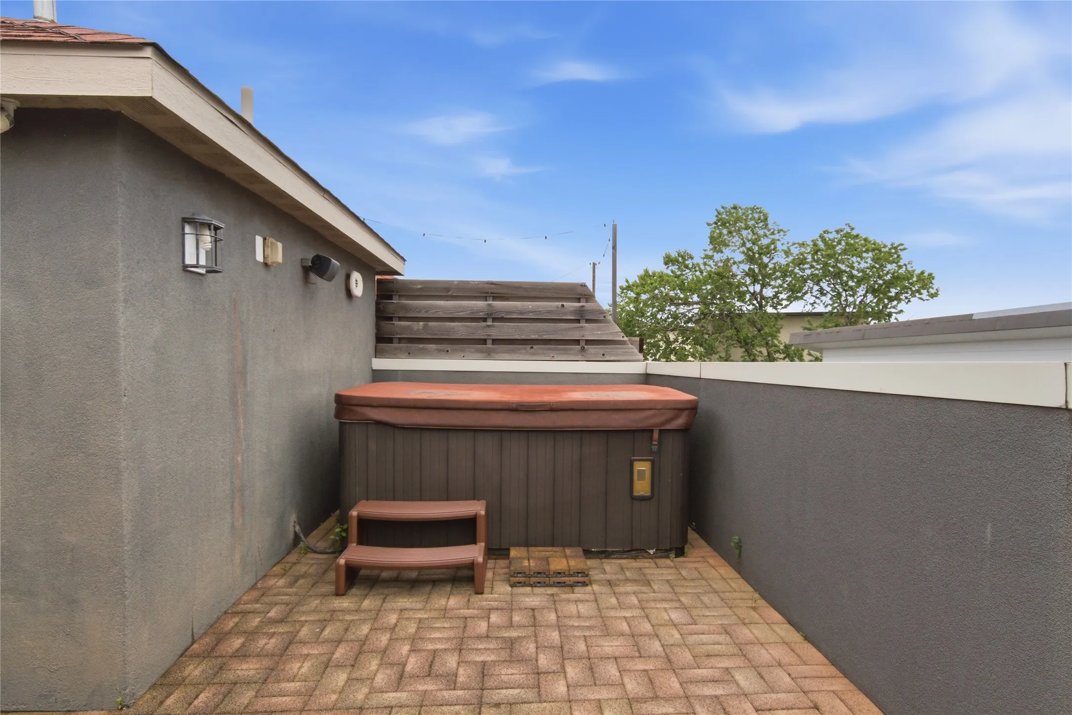 Rooftop Jacuzzi to enjoy