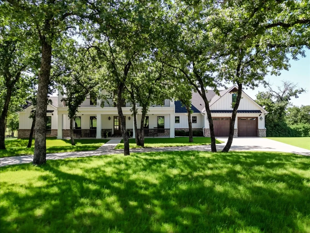 Farm For Sale in Parker County , 1340 Lacy Drive, Lipan, Texas 76462, 5 Bedroom, 5 Bathroom, 2 Garage spaces, 4,400 Sqft, built in 2019, mls#21310133, Real Estate Agent in Lipan, Homes For Sale in Parker county, Homes For Sale in Lipan, Realtor in Lipan Texas, Real Estate Brokerage Independent Realty Texas, Luminita Cordes Realtor