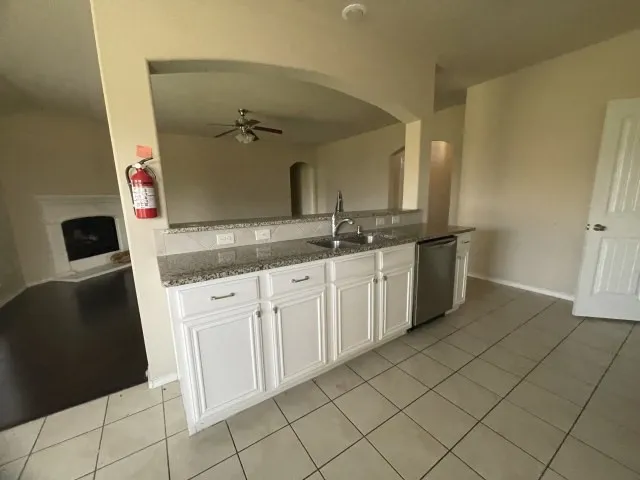 Single Family Residence For Sale in Ellis County , 2184 Liriope Lane, Waxahachie, Texas 75165, 3 Bedroom, 2 Bathroom, 2 Garage spaces, 1,827 Sqft, built in 2015, mls#21313330, Real Estate Agent in Waxahachie, Homes For Sale in Ellis county, Homes For Sale in Waxahachie, Realtor in Waxahachie Texas, Real Estate Brokerage Independent Realty Texas, Luminita Cordes Realtor