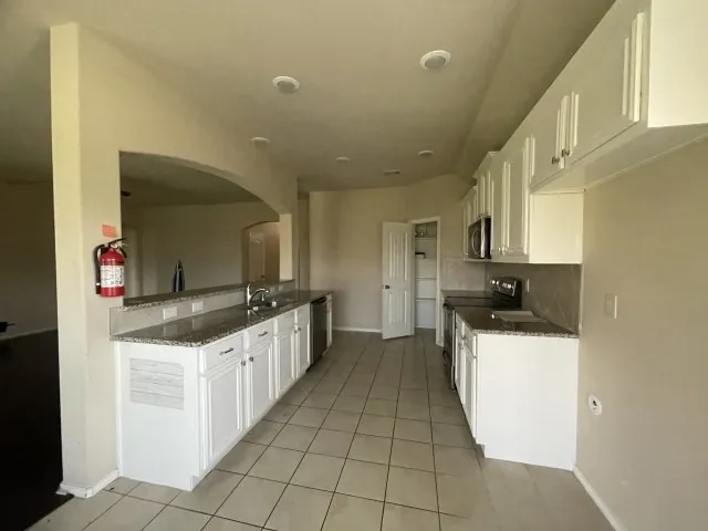 Single Family Residence For Sale in Ellis County , 2184 Liriope Lane, Waxahachie, Texas 75165, 3 Bedroom, 2 Bathroom, 2 Garage spaces, 1,827 Sqft, built in 2015, mls#21313330, Real Estate Agent in Waxahachie, Homes For Sale in Ellis county, Homes For Sale in Waxahachie, Realtor in Waxahachie Texas, Real Estate Brokerage Independent Realty Texas, Luminita Cordes Realtor