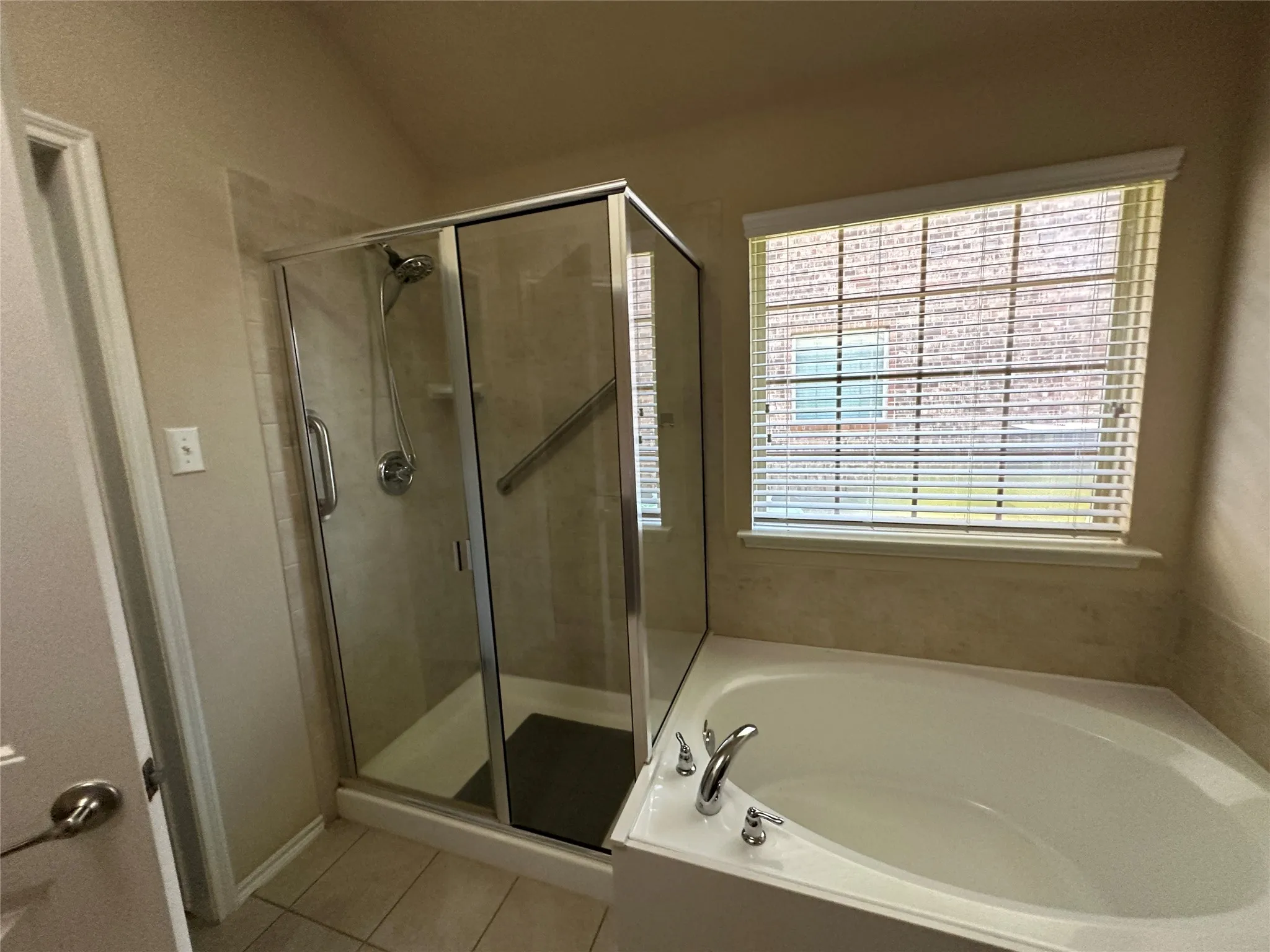 Single Family Residence For Sale in Ellis County , 2184 Liriope Lane, Waxahachie, Texas 75165, 3 Bedroom, 2 Bathroom, 2 Garage spaces, 1,827 Sqft, built in 2015, mls#21313330, Real Estate Agent in Waxahachie, Homes For Sale in Ellis county, Homes For Sale in Waxahachie, Realtor in Waxahachie Texas, Real Estate Brokerage Independent Realty Texas, Luminita Cordes Realtor