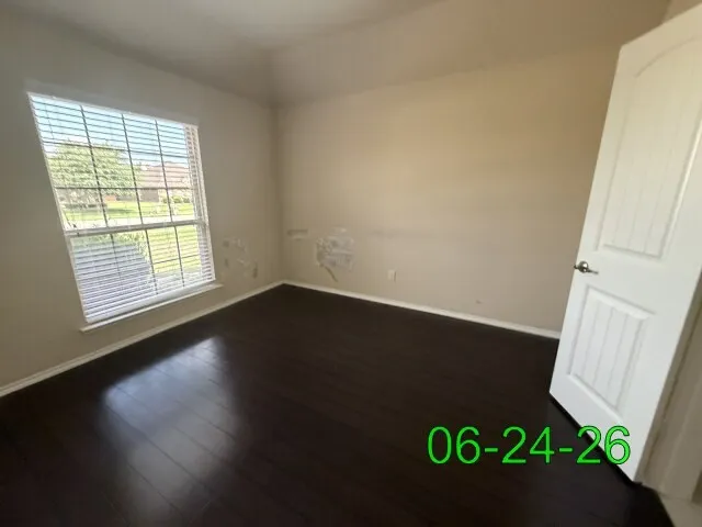 Single Family Residence For Sale in Ellis County , 2184 Liriope Lane, Waxahachie, Texas 75165, 3 Bedroom, 2 Bathroom, 2 Garage spaces, 1,827 Sqft, built in 2015, mls#21313330, Real Estate Agent in Waxahachie, Homes For Sale in Ellis county, Homes For Sale in Waxahachie, Realtor in Waxahachie Texas, Real Estate Brokerage Independent Realty Texas, Luminita Cordes Realtor
