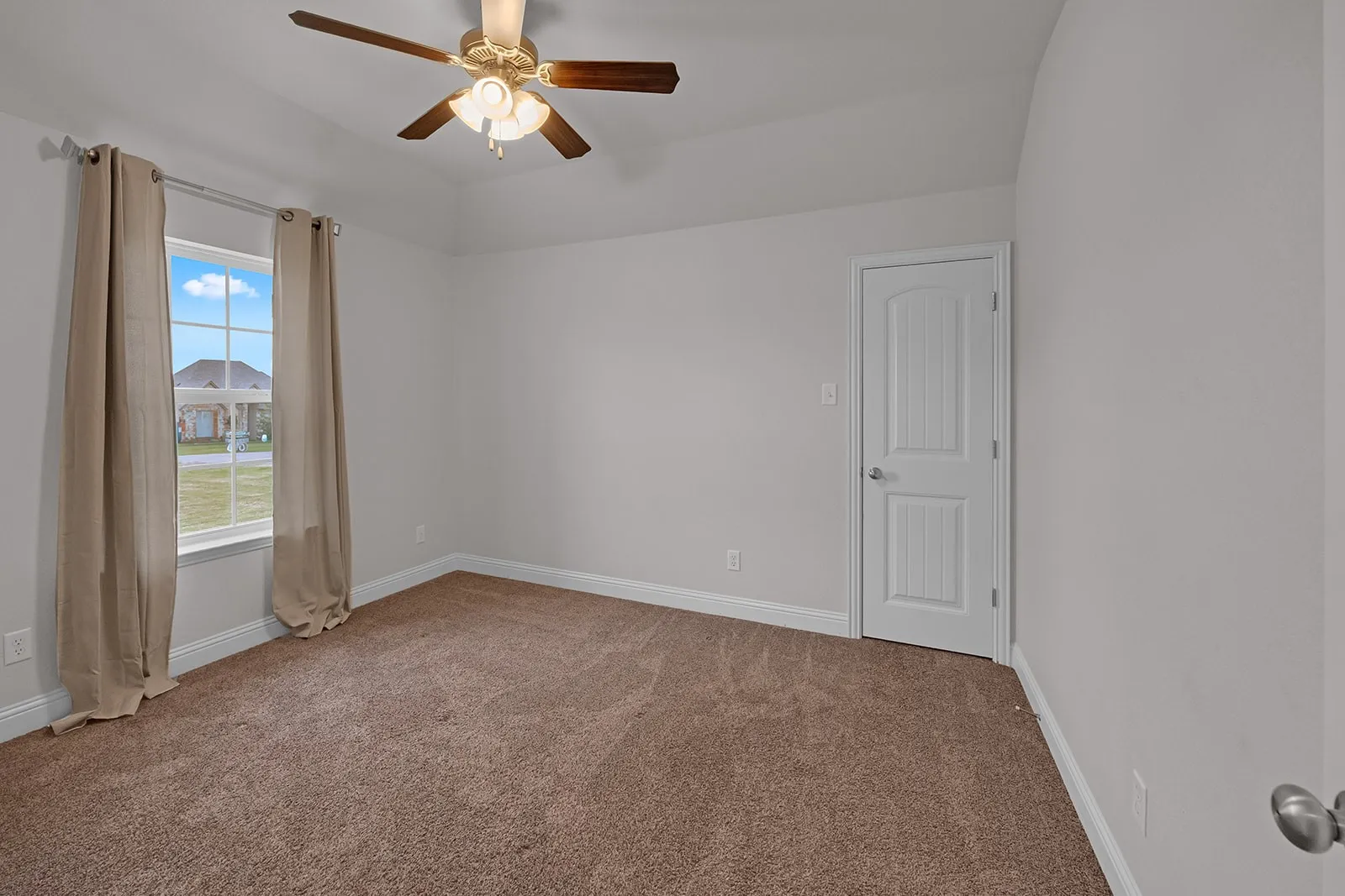 Single Family Residence For Sale in Johnson County , 120 Lone Star Way, Godley, Texas 76044, 4 Bedroom, 3 Bathroom, 3 Garage spaces, 2,238 Sqft, built in 2017, mls#21312073, Real Estate Agent in Godley, Homes For Sale in Johnson county, Homes For Sale in Godley, Realtor in Godley Texas, Real Estate Brokerage Independent Realty Texas, Luminita Cordes Realtor