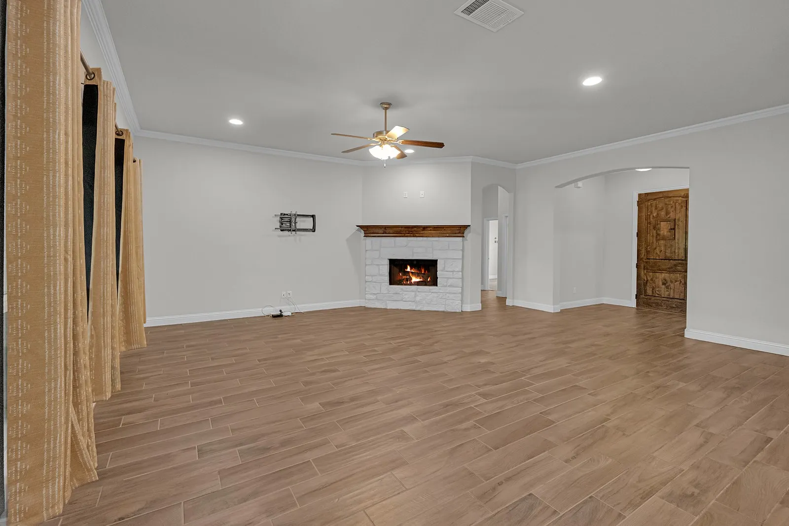 Single Family Residence For Sale in Johnson County , 120 Lone Star Way, Godley, Texas 76044, 4 Bedroom, 3 Bathroom, 3 Garage spaces, 2,238 Sqft, built in 2017, mls#21312073, Real Estate Agent in Godley, Homes For Sale in Johnson county, Homes For Sale in Godley, Realtor in Godley Texas, Real Estate Brokerage Independent Realty Texas, Luminita Cordes Realtor