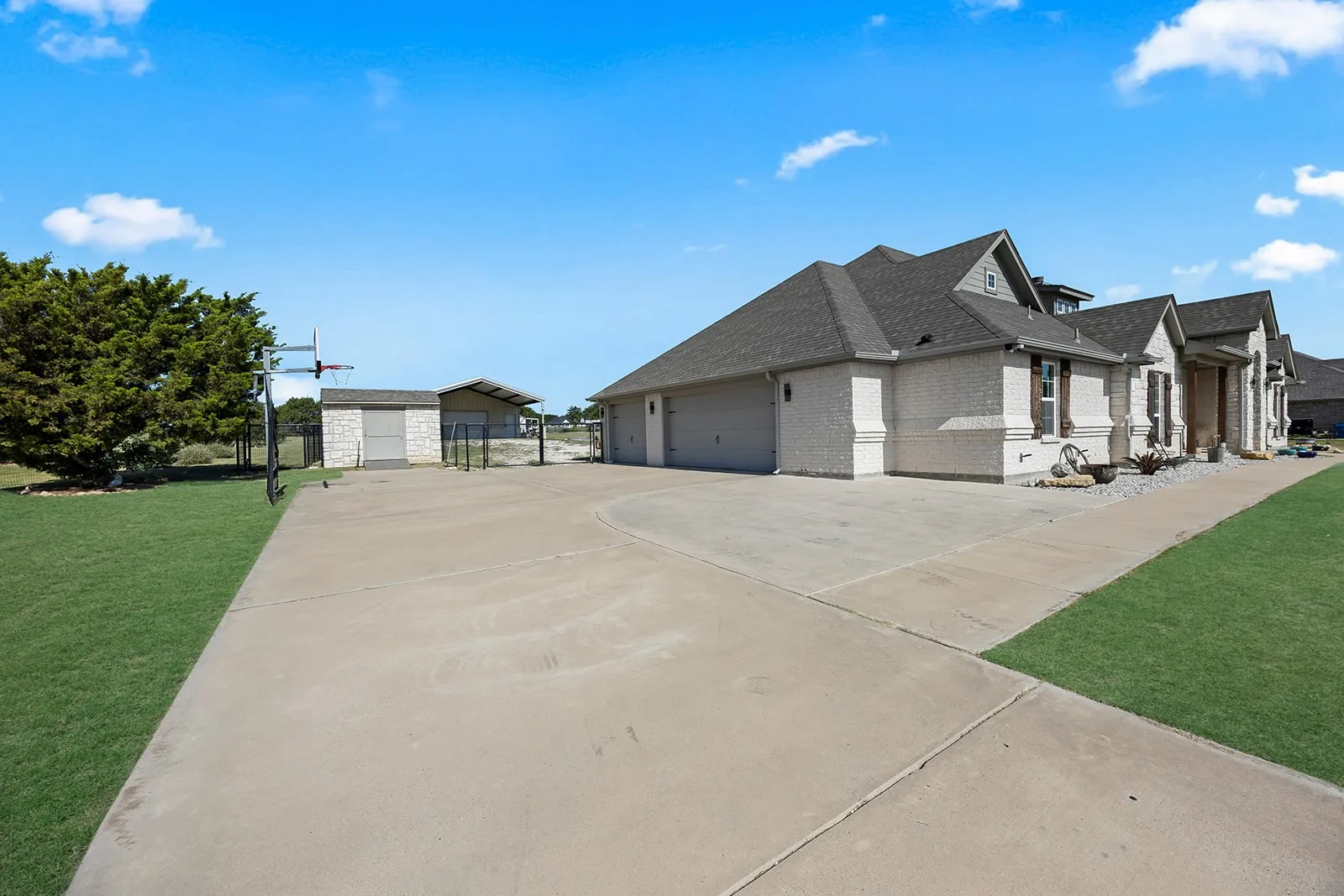 Single Family Residence For Sale in Johnson County , 120 Lone Star Way, Godley, Texas 76044, 4 Bedroom, 3 Bathroom, 3 Garage spaces, 2,238 Sqft, built in 2017, mls#21312073, Real Estate Agent in Godley, Homes For Sale in Johnson county, Homes For Sale in Godley, Realtor in Godley Texas, Real Estate Brokerage Independent Realty Texas, Luminita Cordes Realtor